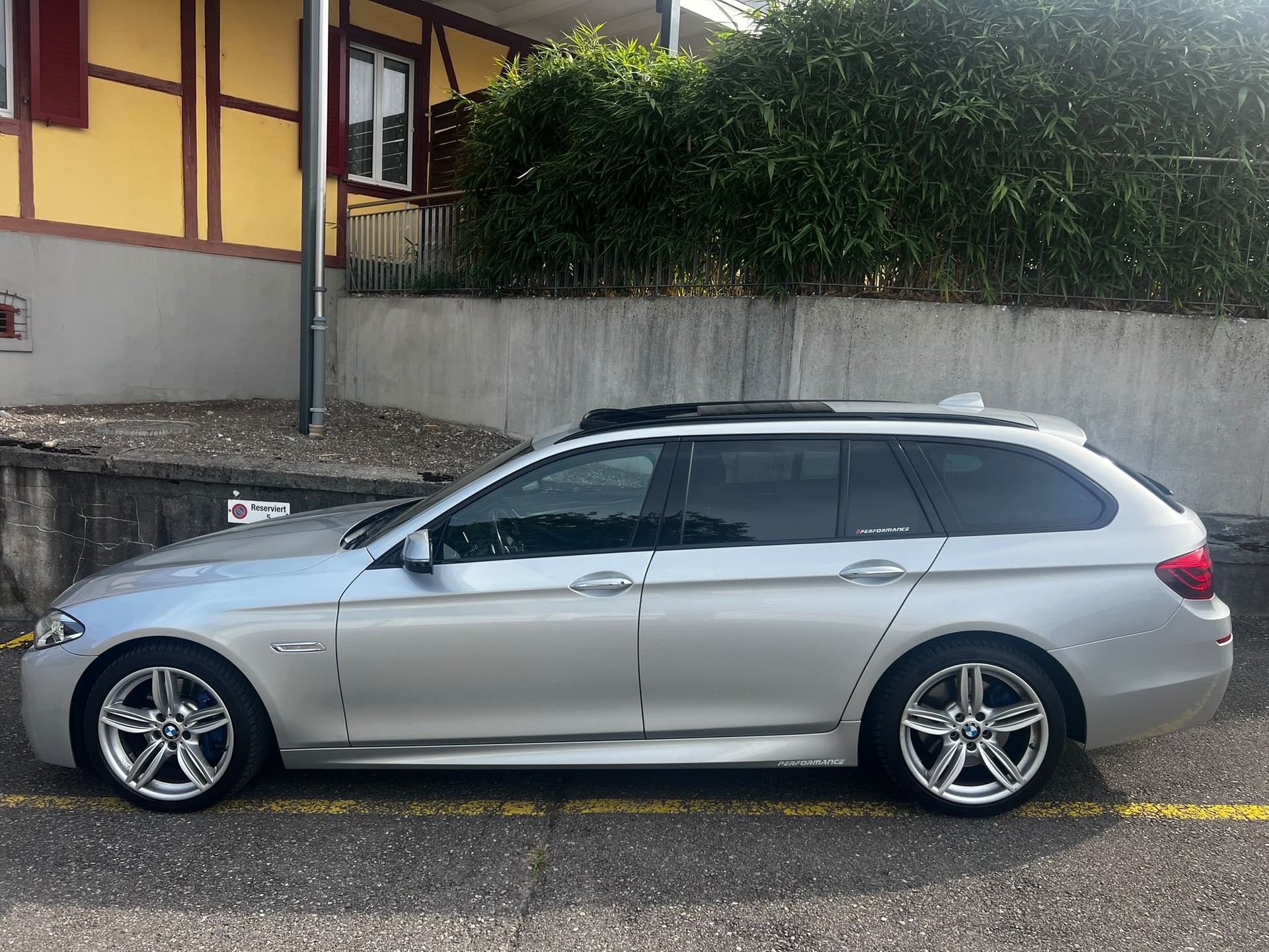 BMW 530d Touring xDrive Modern Line Steptronic-image-4