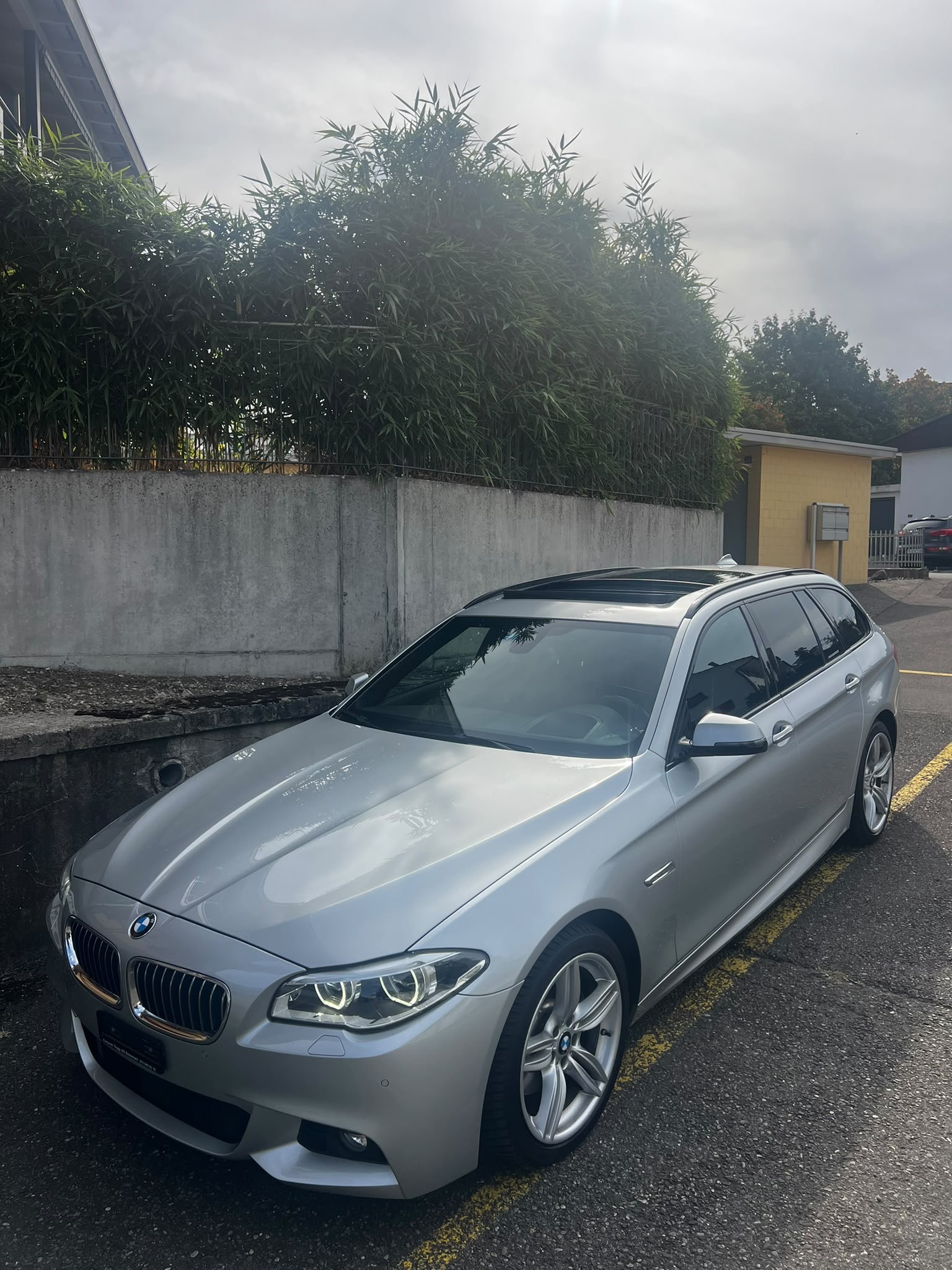 BMW 530d Touring xDrive Modern Line Steptronic-image-1