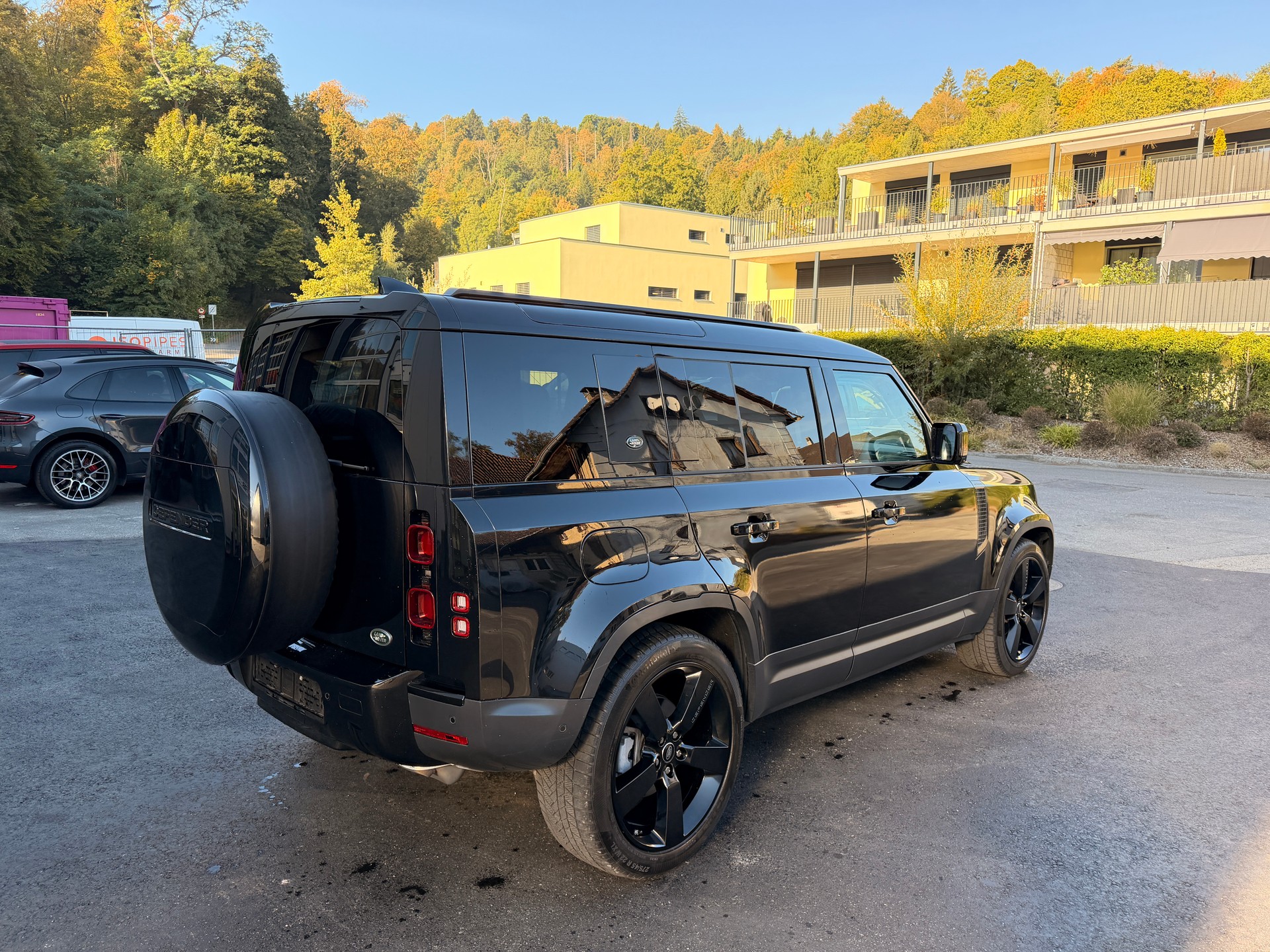 LAND ROVER Defender 110 P300 Si4 X-Dynamic HSE AT8 7-PLÄTZER-image-6
