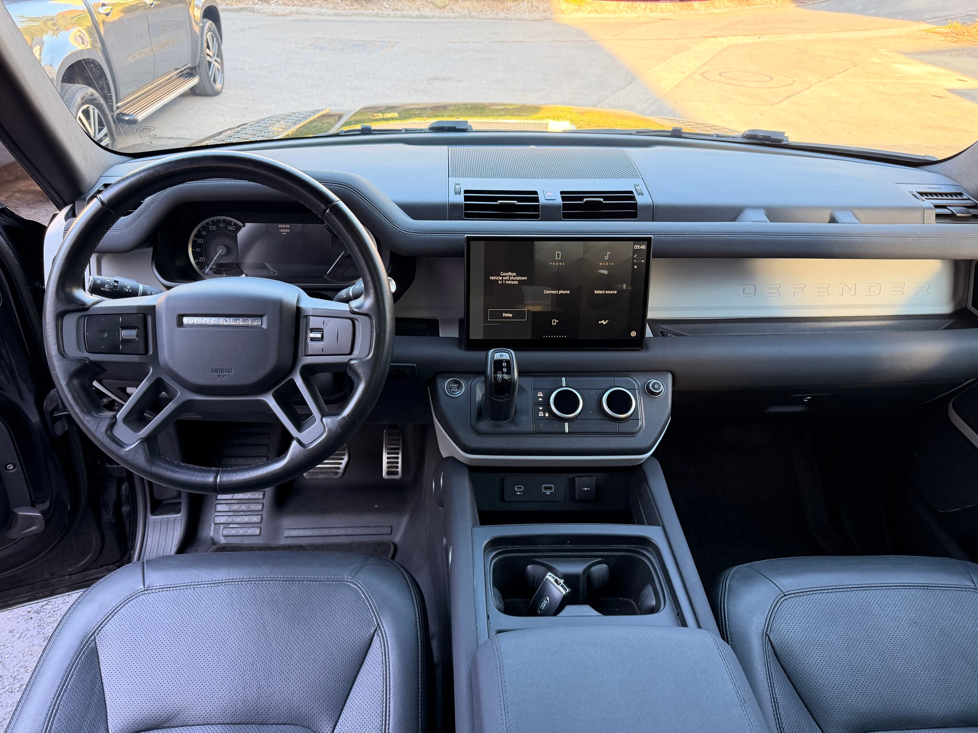 LAND ROVER Defender 110 P300 Si4 X-Dynamic HSE AT8 7-PLÄTZER-image-11