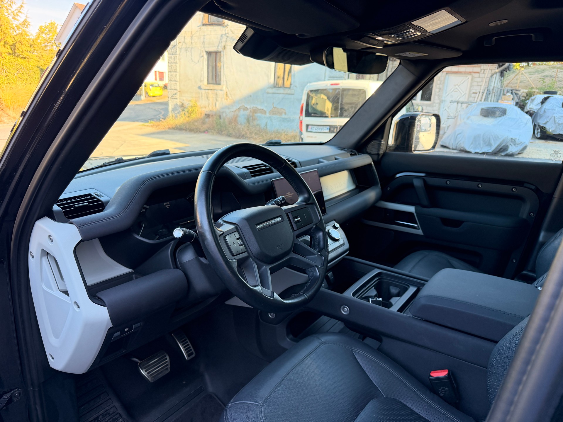 LAND ROVER Defender 110 P300 Si4 X-Dynamic HSE AT8 7-PLÄTZER-image-8