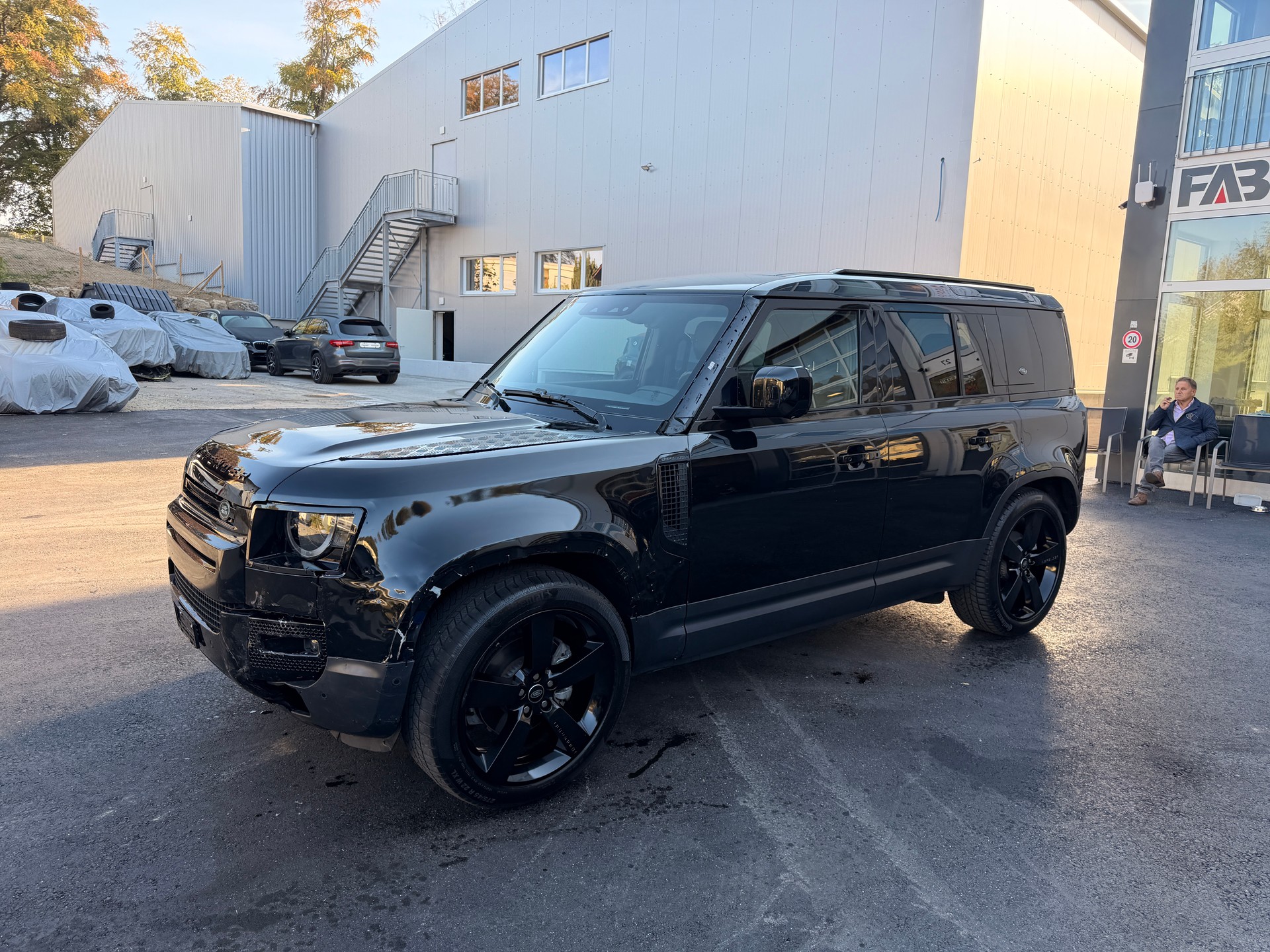 LAND ROVER Defender 110 P300 Si4 X-Dynamic HSE AT8 7-PLÄTZER-showroom-element-3