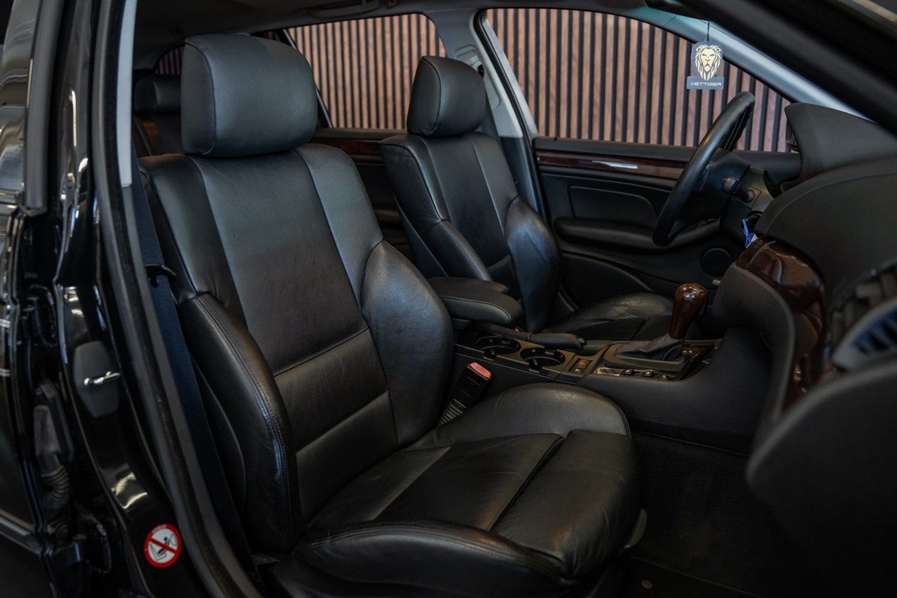 BMW-ALPINA B3 3.3 X Touring S.Tronic-image-16