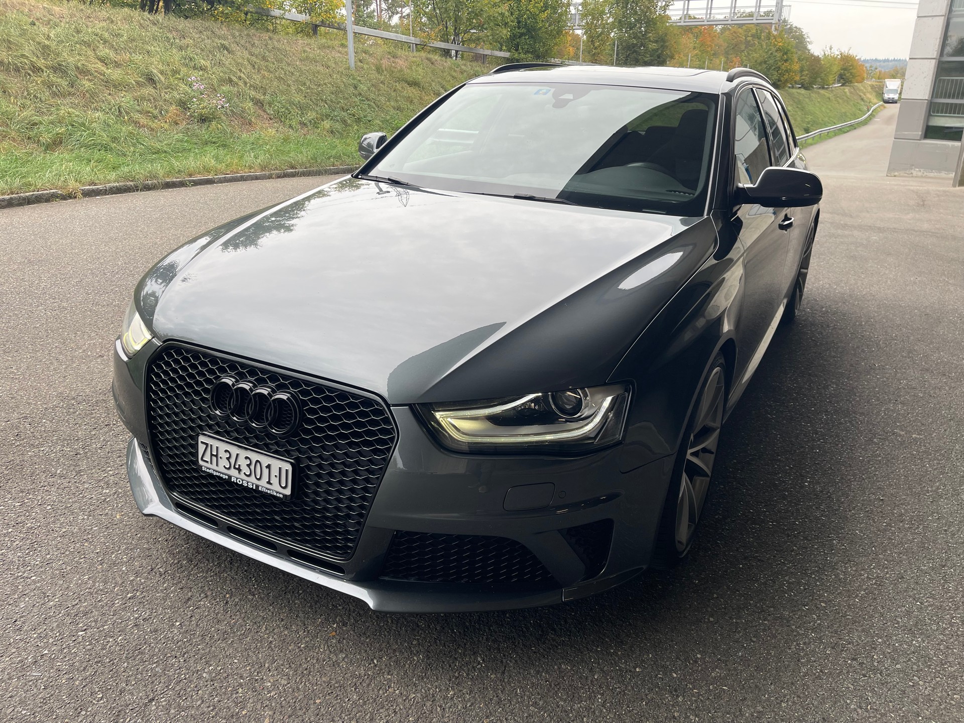 AUDI RS4 Avant 4.2 V8 FSI quattro S-Tronic-image-1