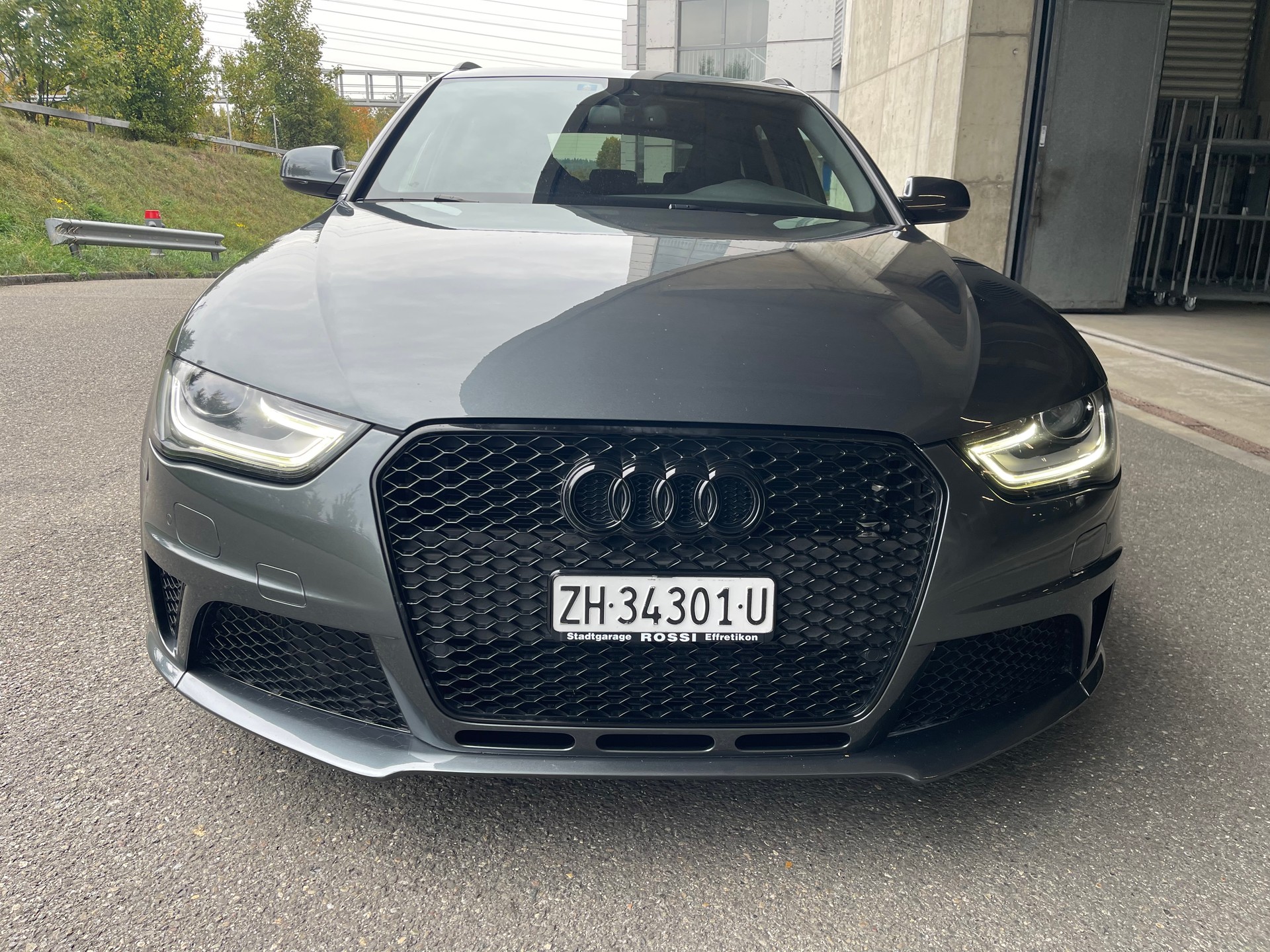 AUDI RS4 Avant 4.2 V8 FSI quattro S-Tronic-image-2