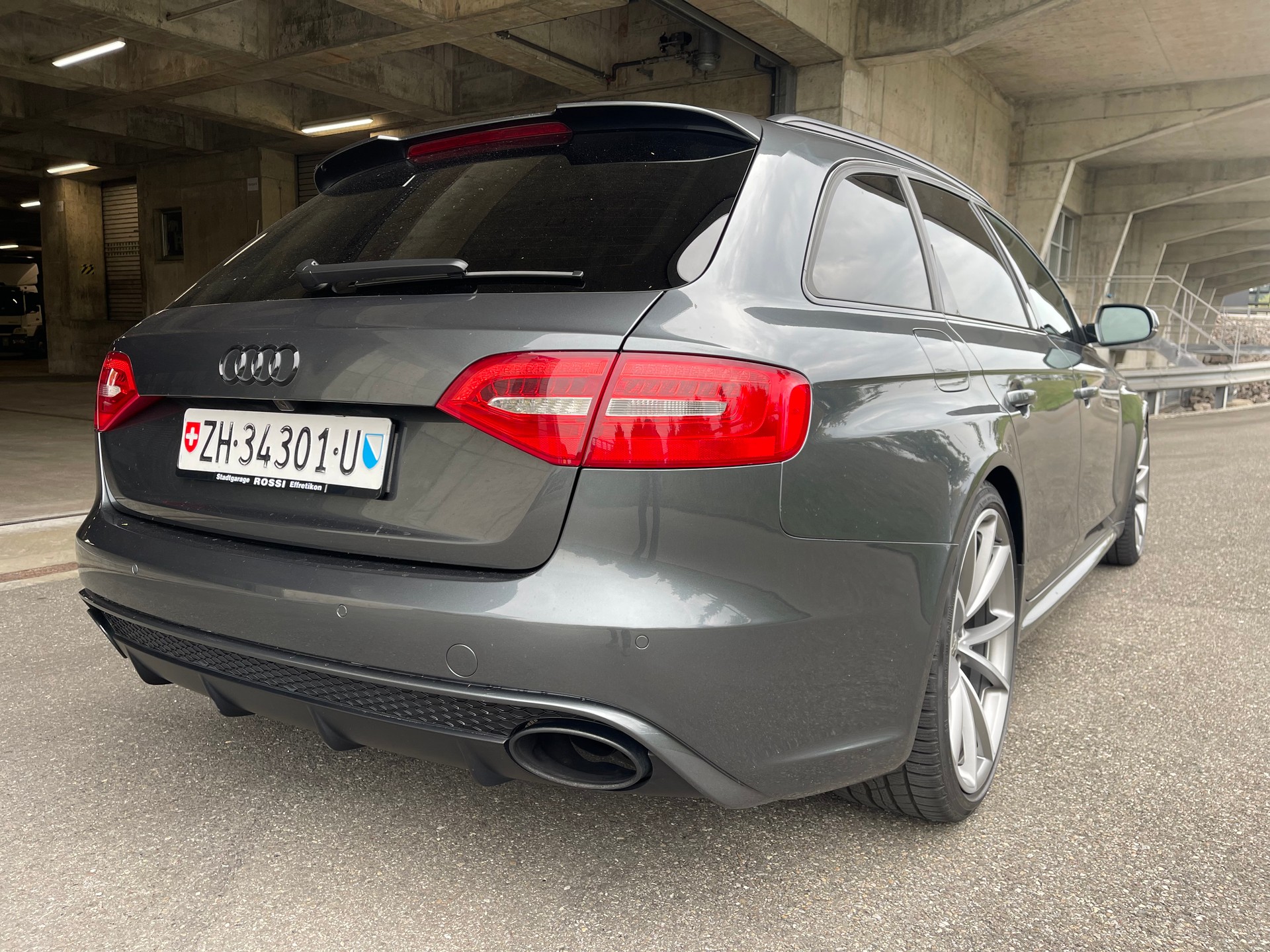 AUDI RS4 Avant 4.2 V8 FSI quattro S-Tronic-image-3