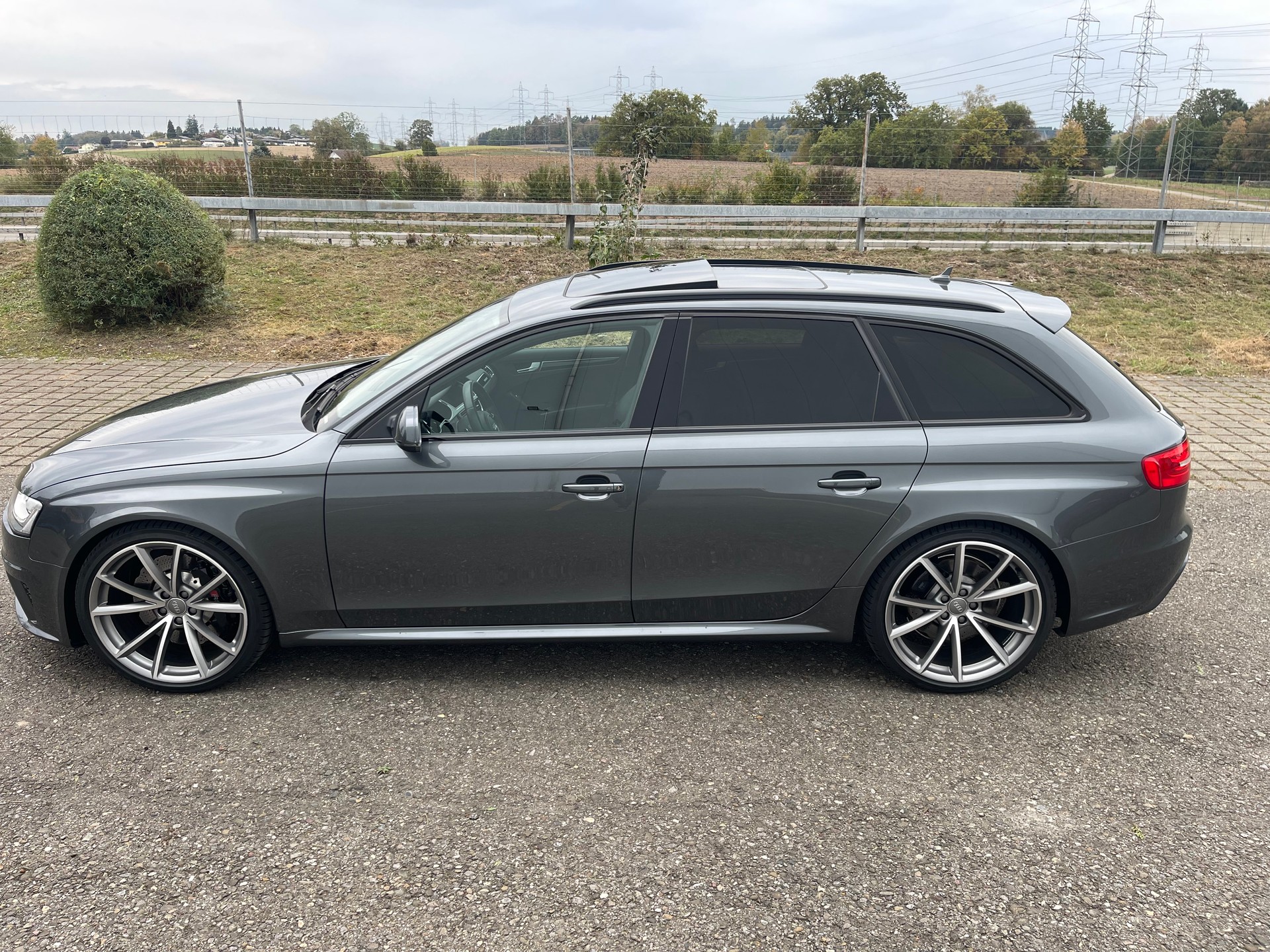 AUDI RS4 Avant 4.2 V8 FSI quattro S-Tronic-image-7