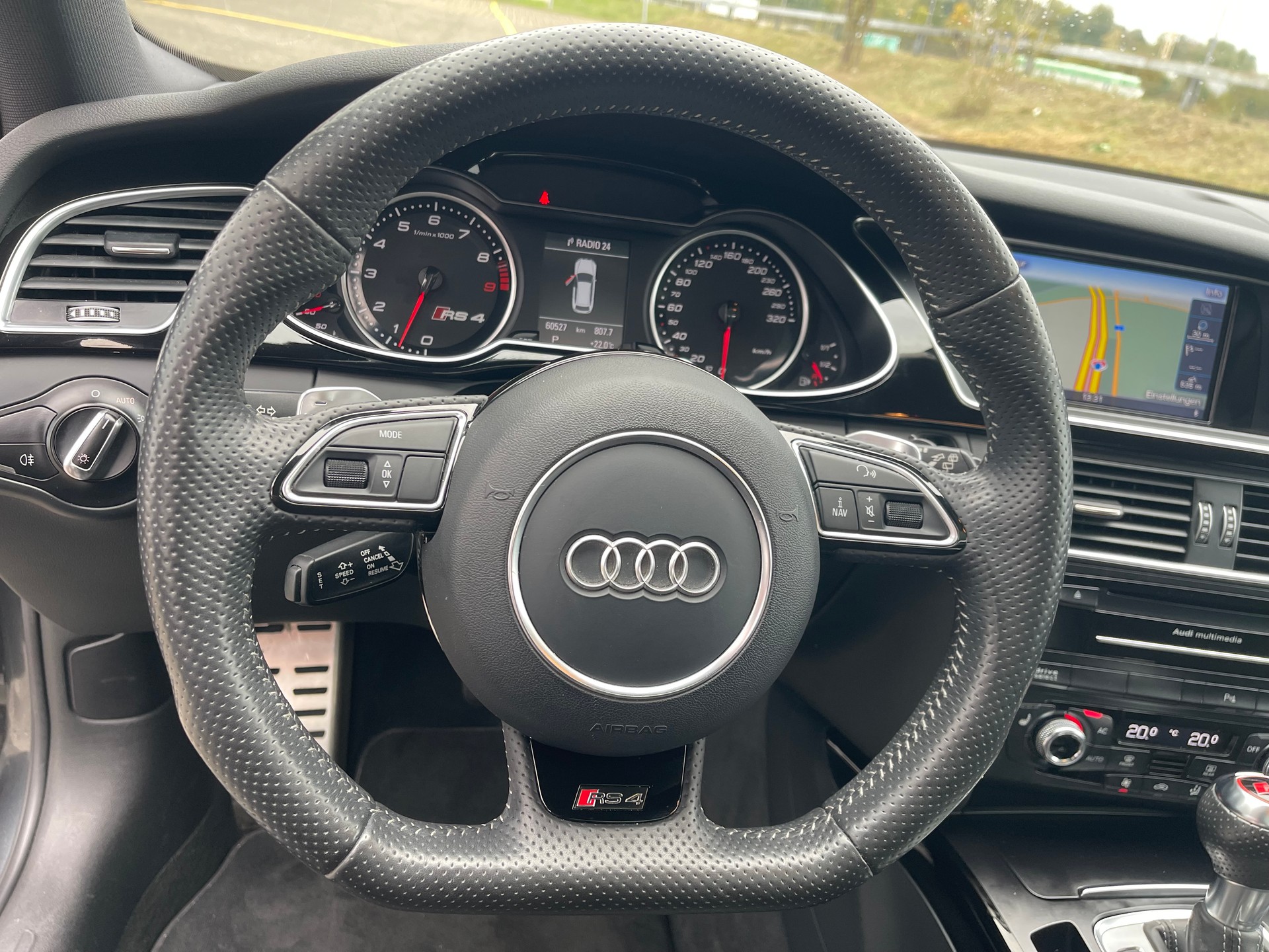 AUDI RS4 Avant 4.2 V8 FSI quattro S-Tronic-image-9