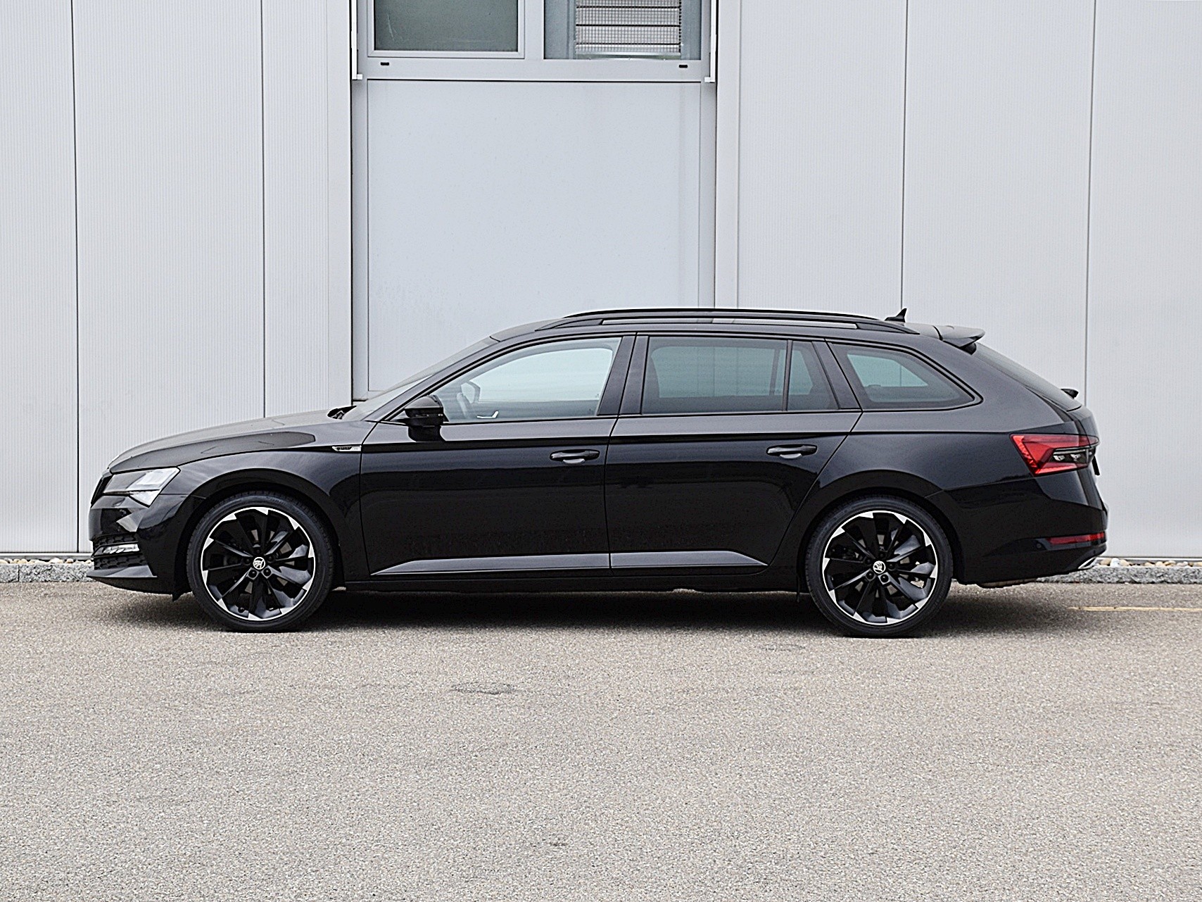 SKODA Superb Combi 2.0 TDi Sport Line Light 4x4 DSG-image-3