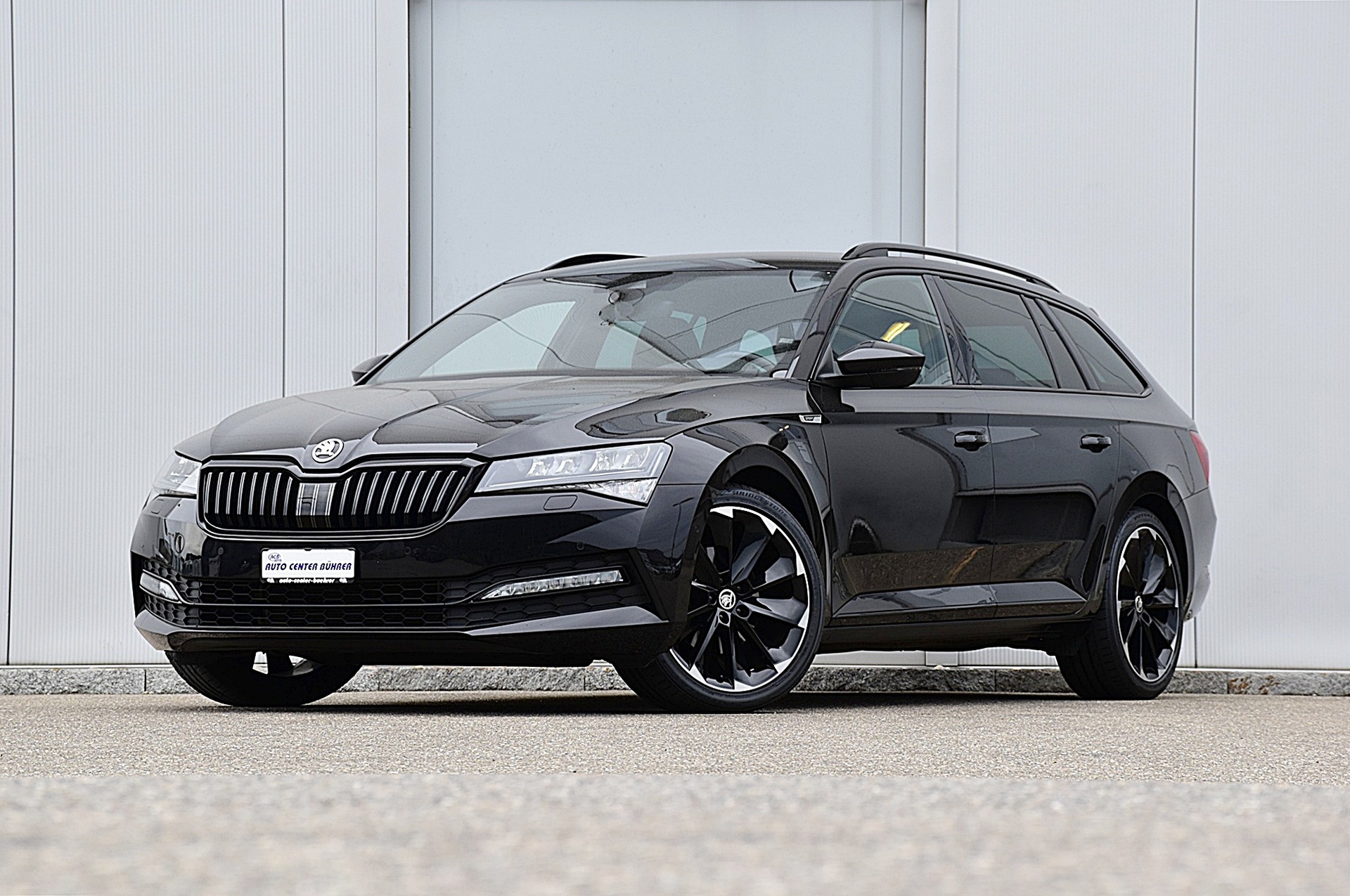 SKODA Superb Combi 2.0 TDi Sport Line Light 4x4 DSG-image-0