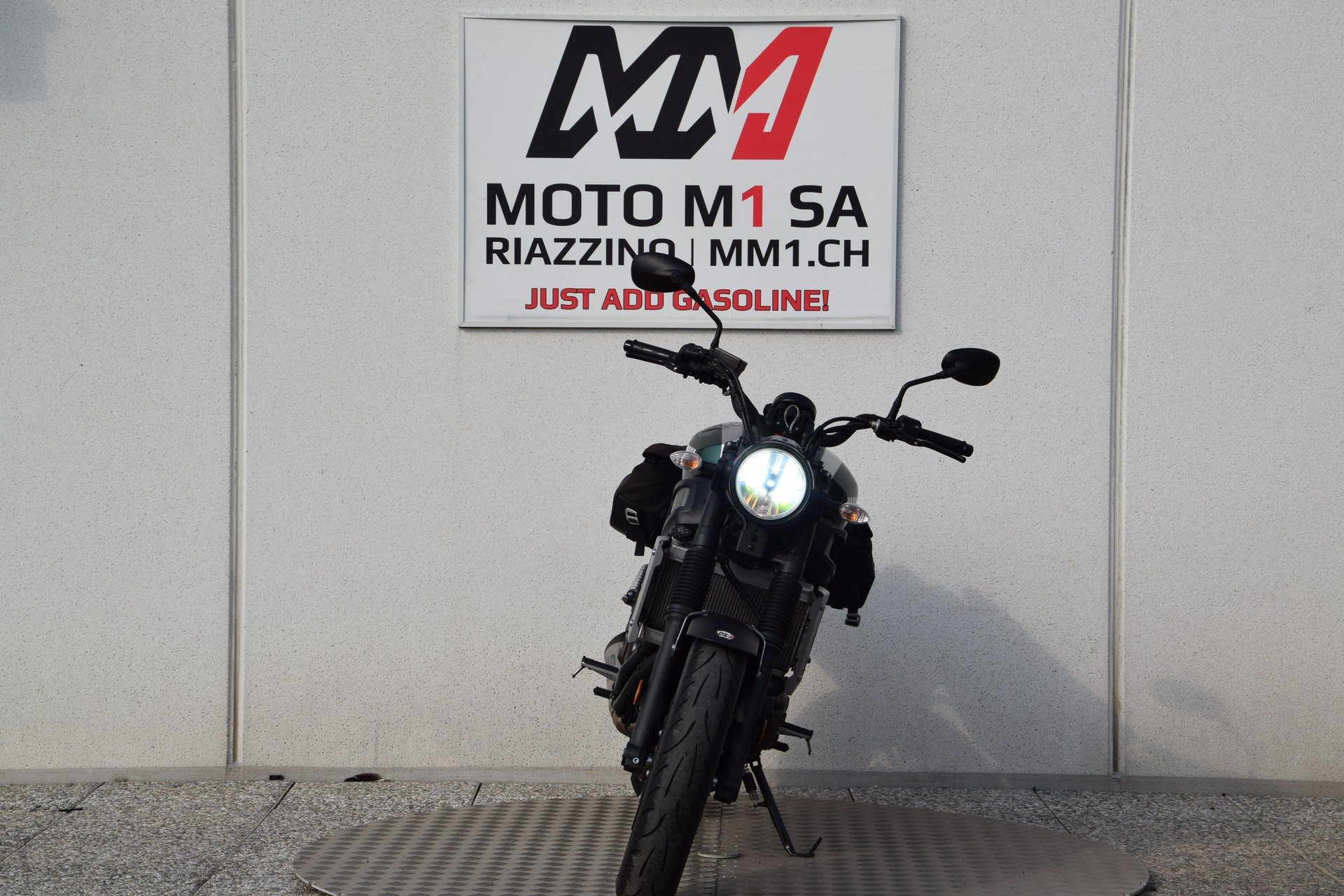 YAMAHA XSR 700-showroom-element-2