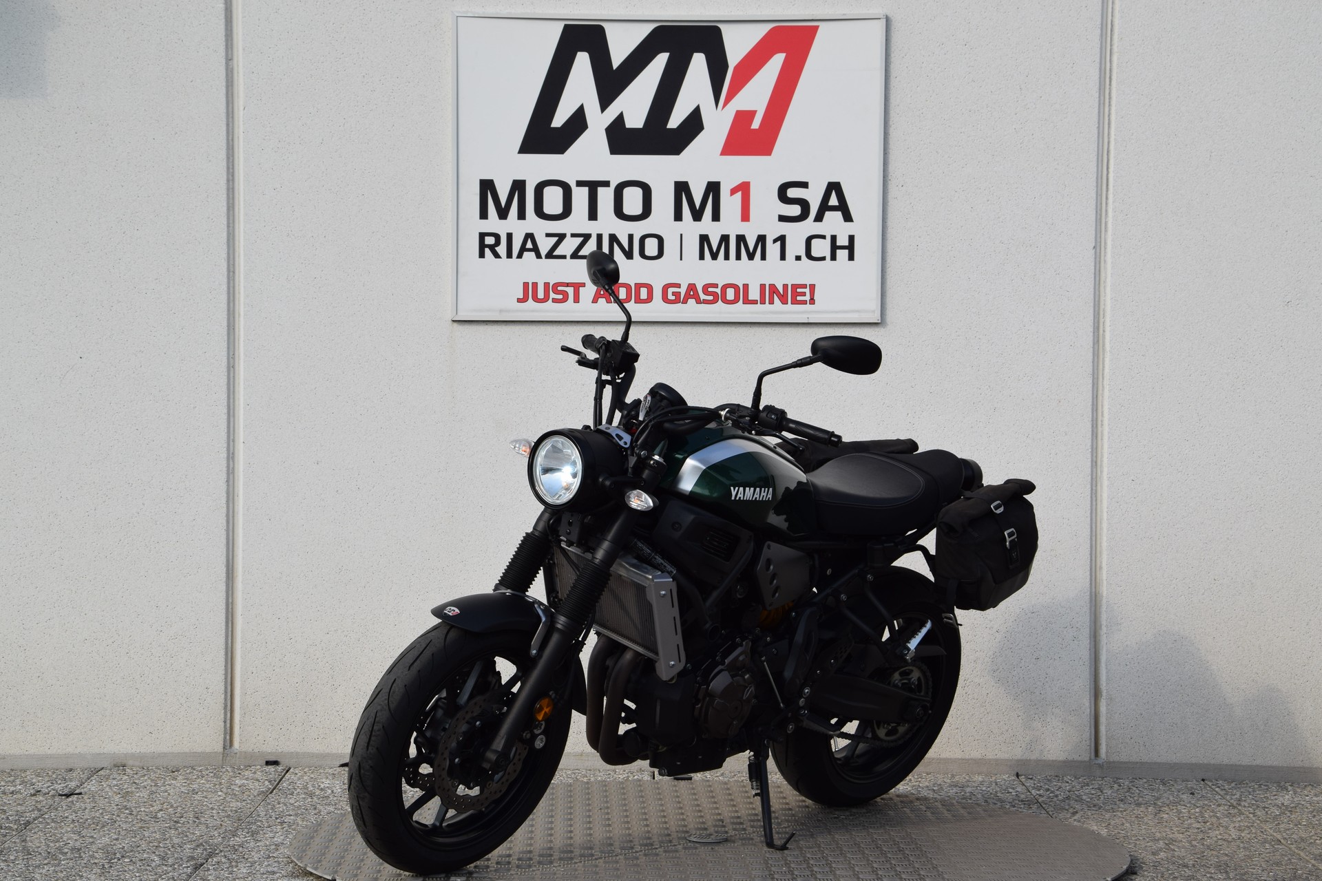 YAMAHA XSR 700-showroom-element-3