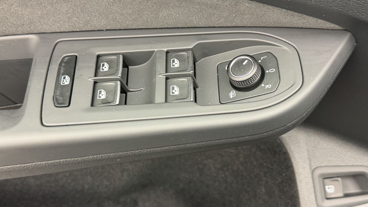 VW Golf 1.5 TSI PHEV Edition-image-8