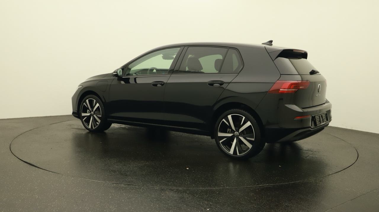VW Golf 1.5 TSI PHEV Edition-showroom-element-2