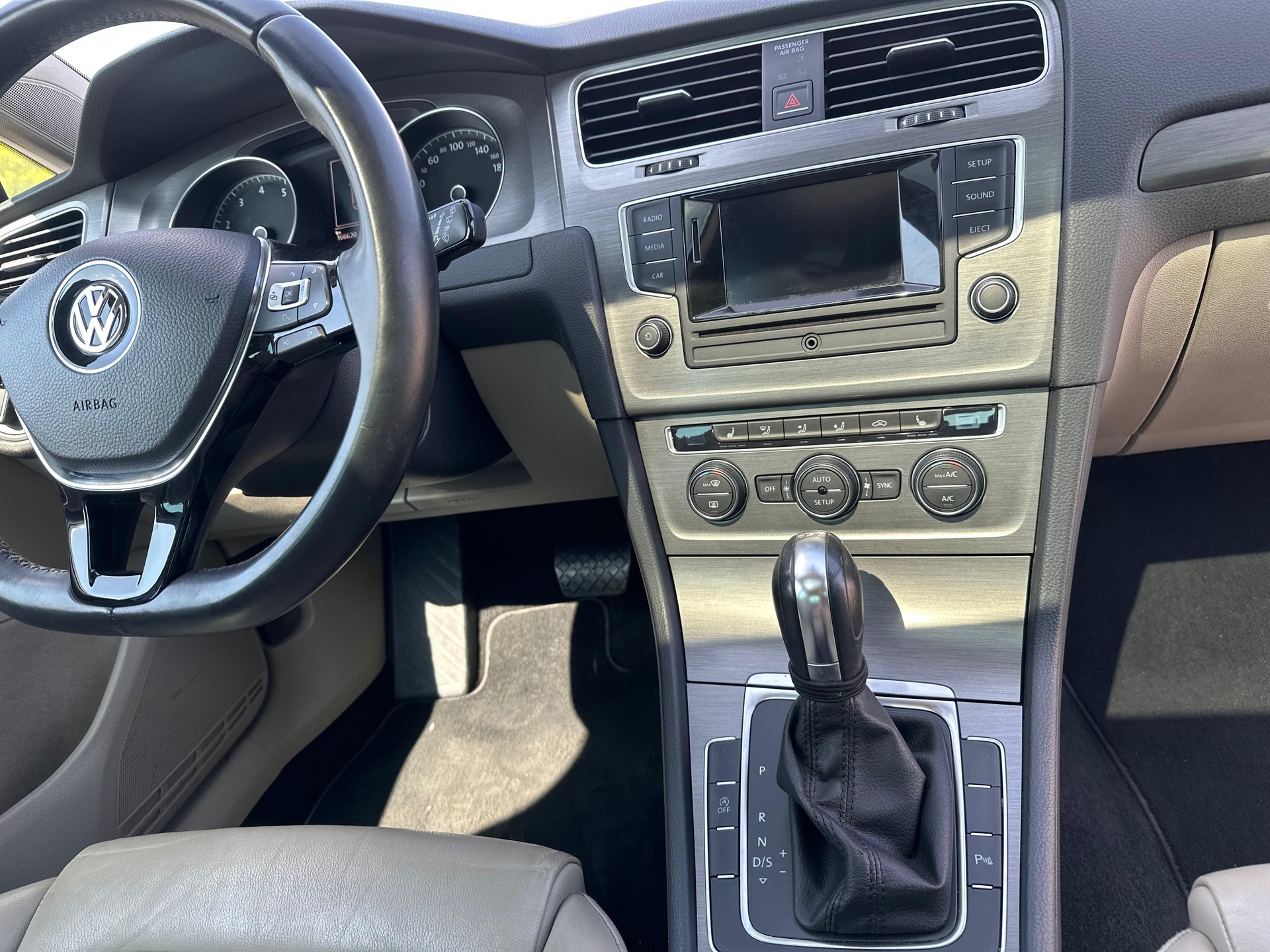 VW Golf 1.4 TSI Comfortline DSG-image-24
