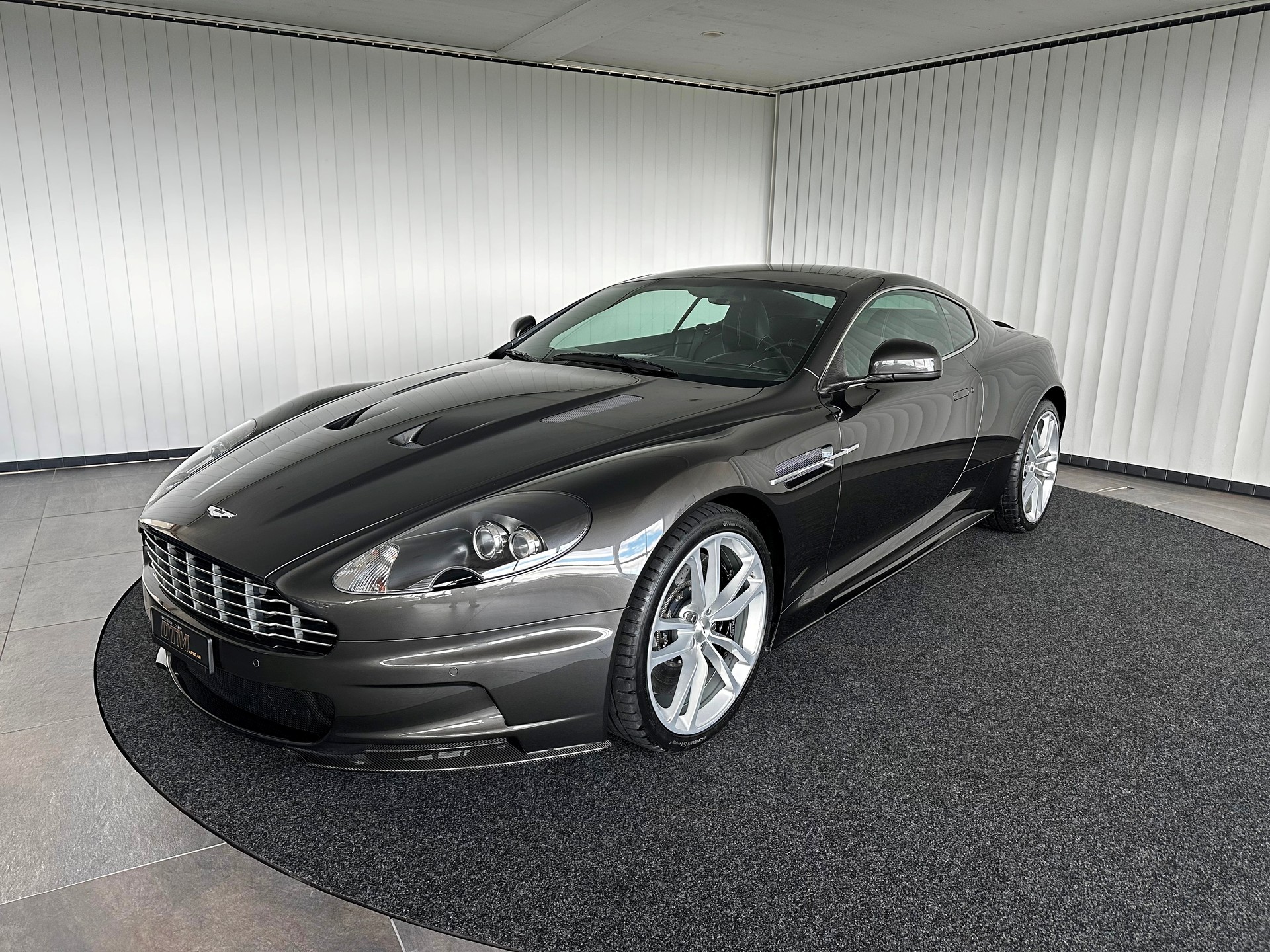 ASTON MARTIN DBS Coupé