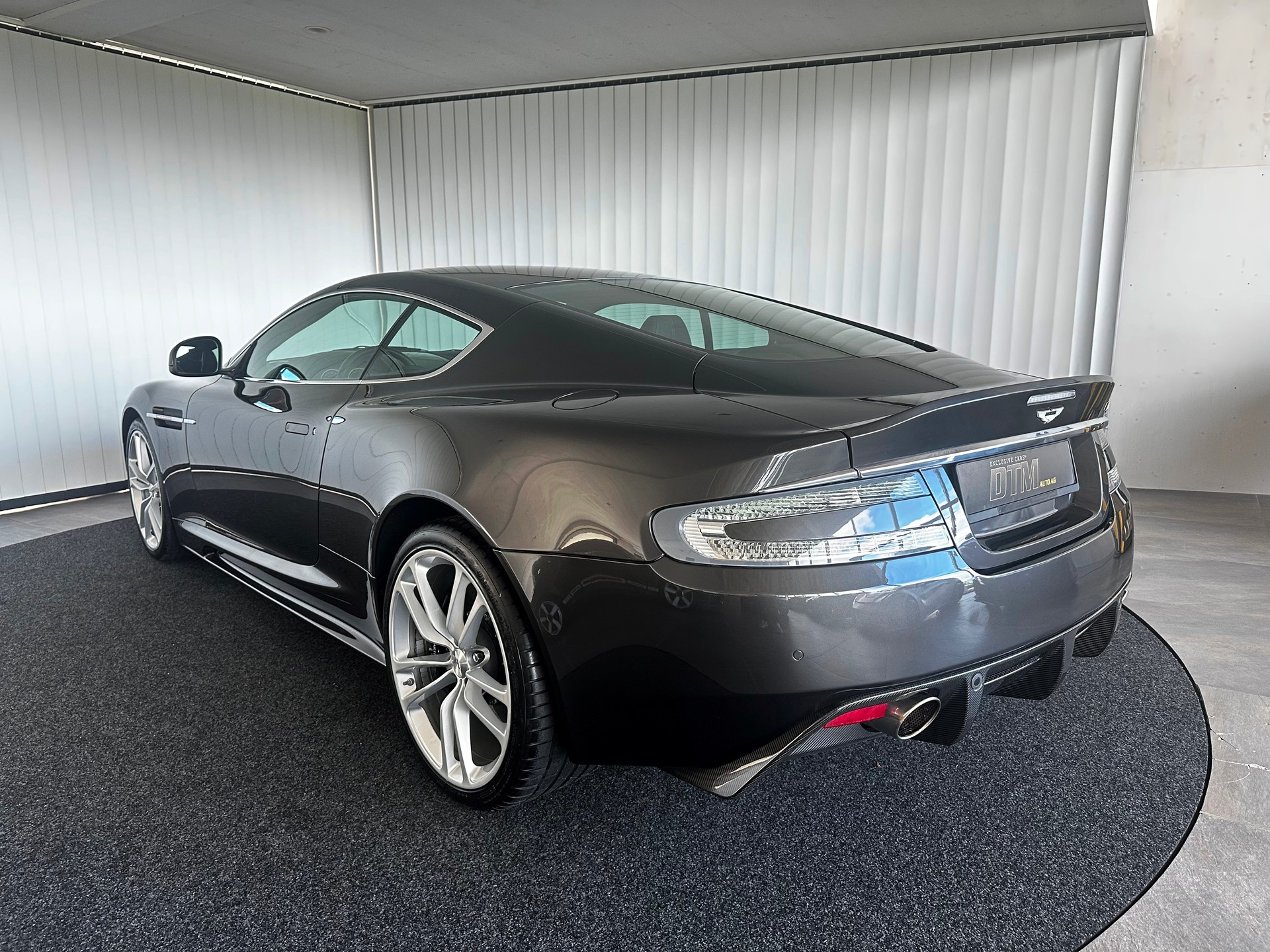 ASTON MARTIN DBS Coupé-image-9