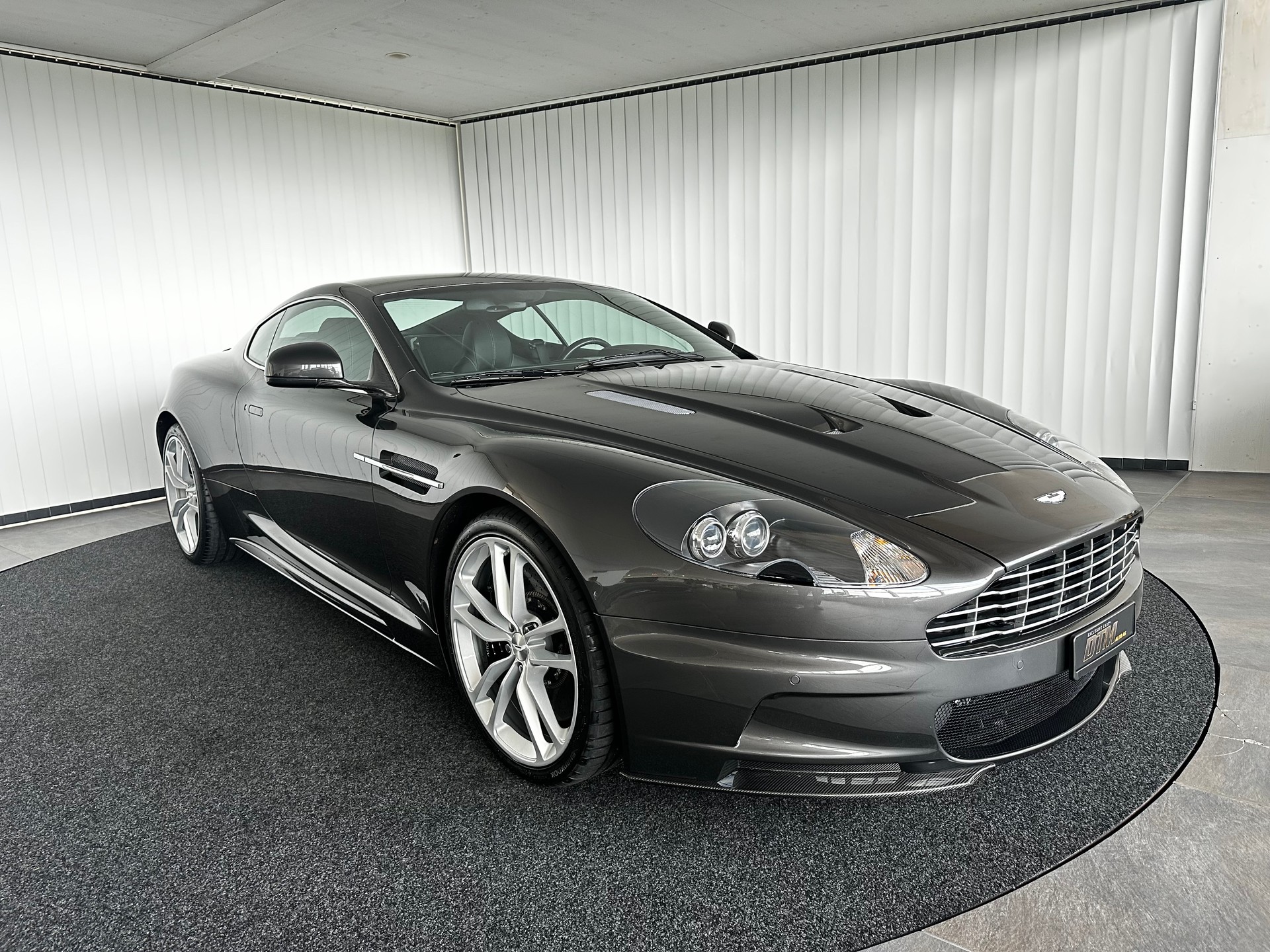 ASTON MARTIN DBS Coupé-showroom-element-3