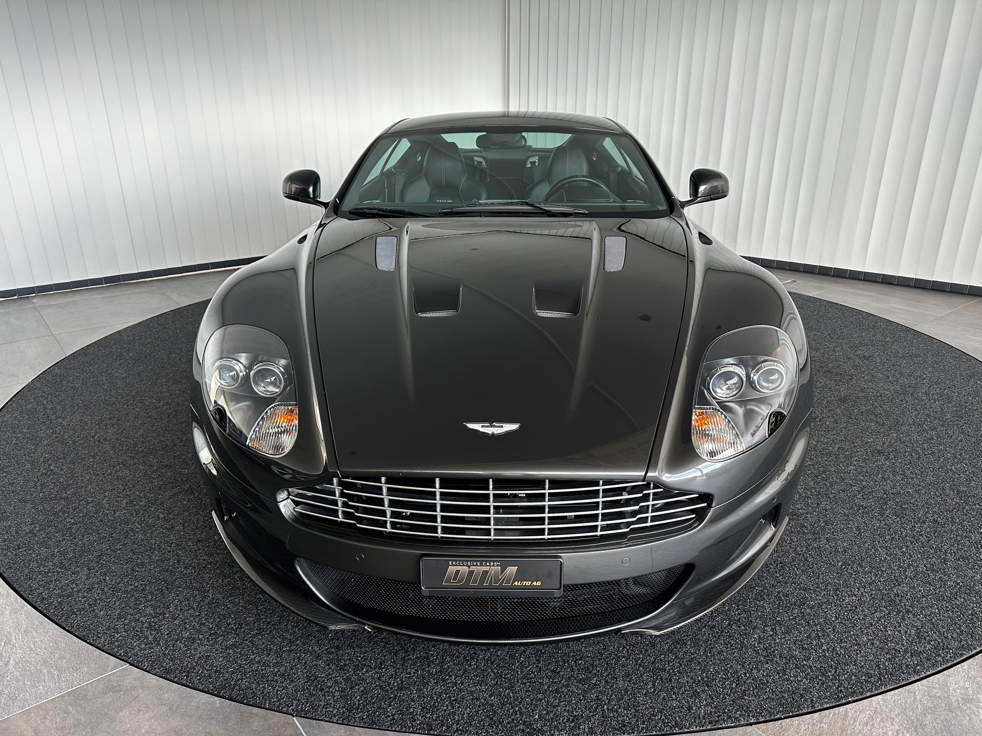 ASTON MARTIN DBS Coupé-showroom-element-1