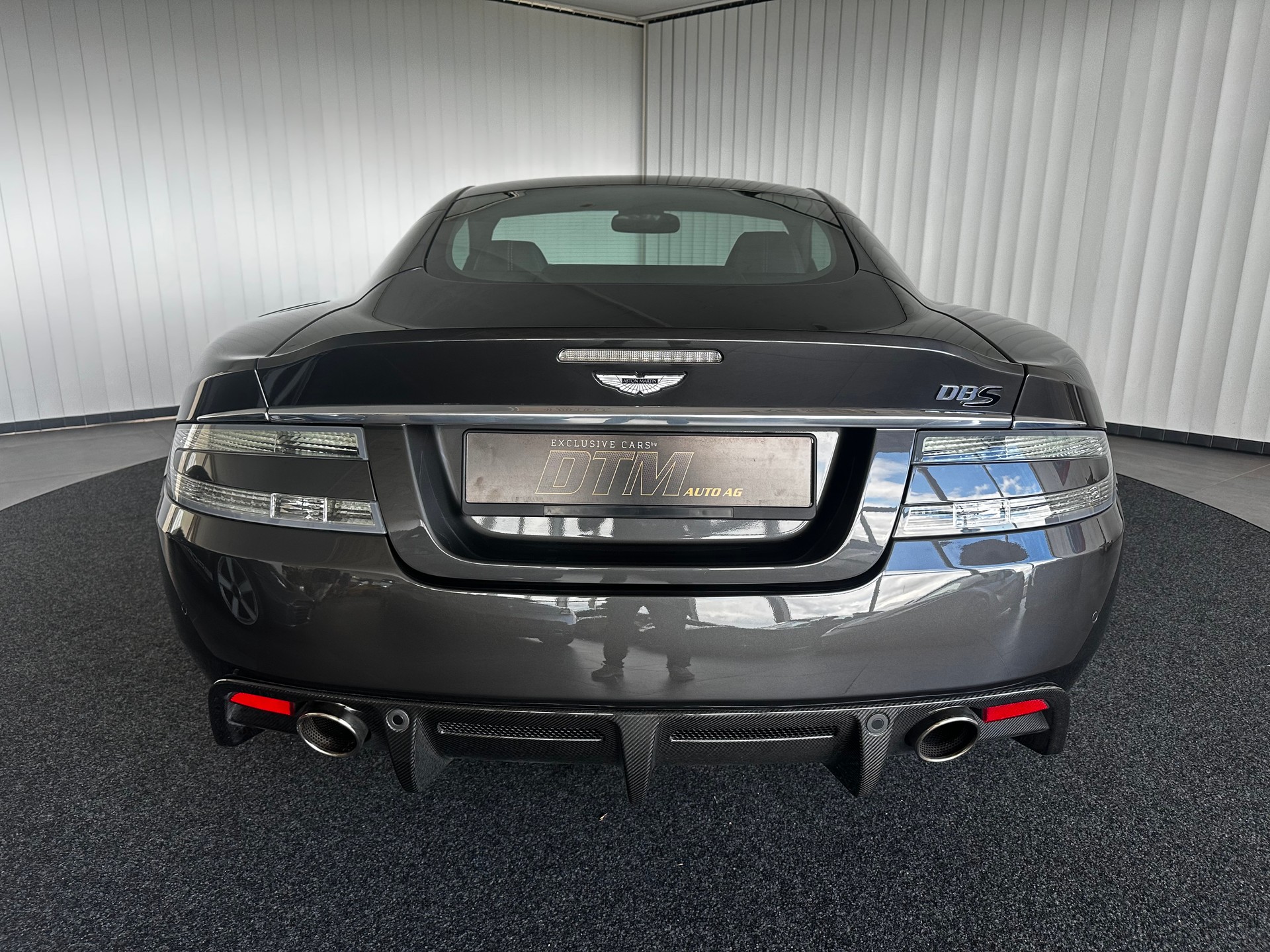 ASTON MARTIN DBS Coupé-image-7