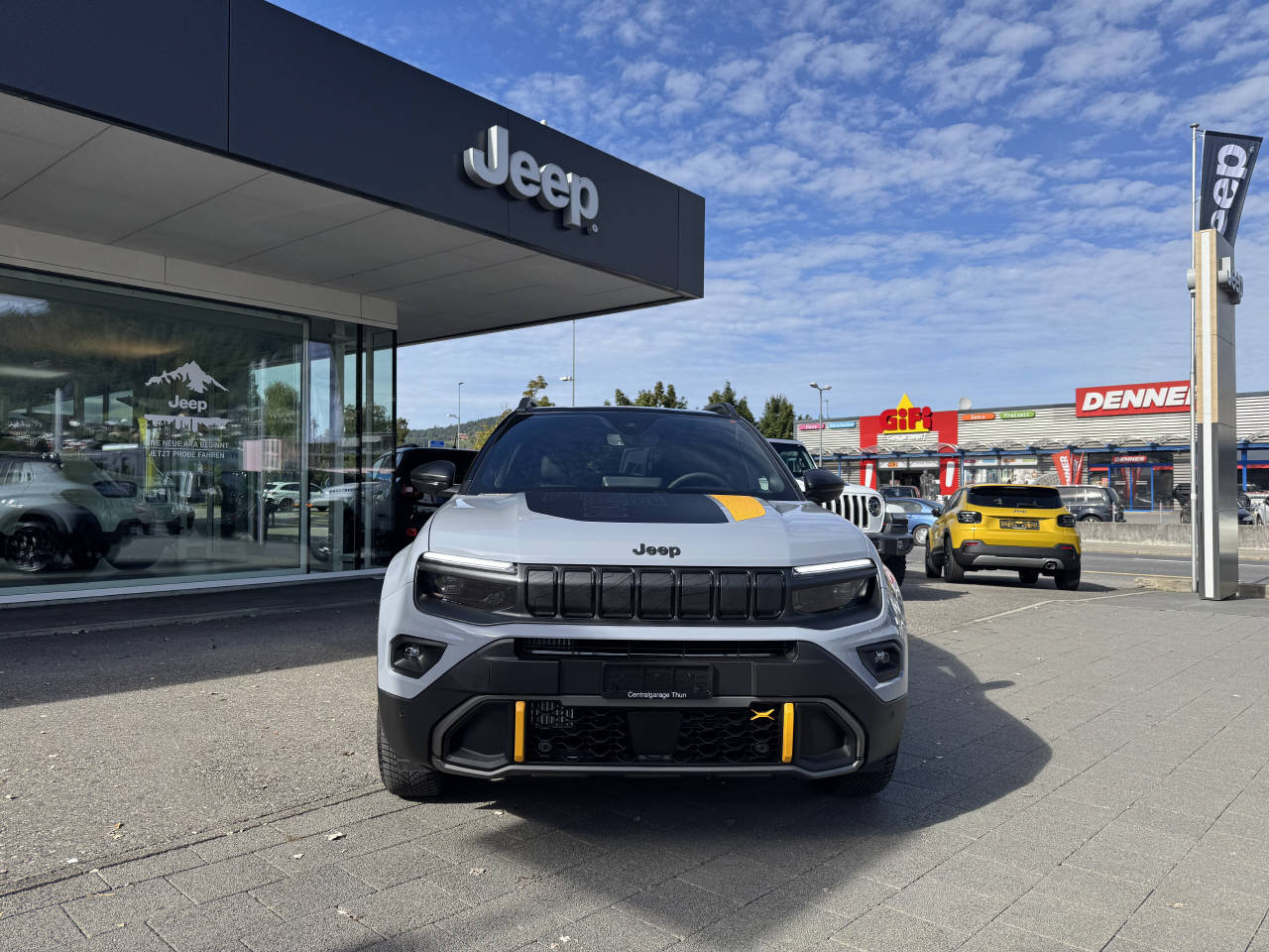 JEEP Avenger 1.2 MHEV The North Face 4xe-image-1