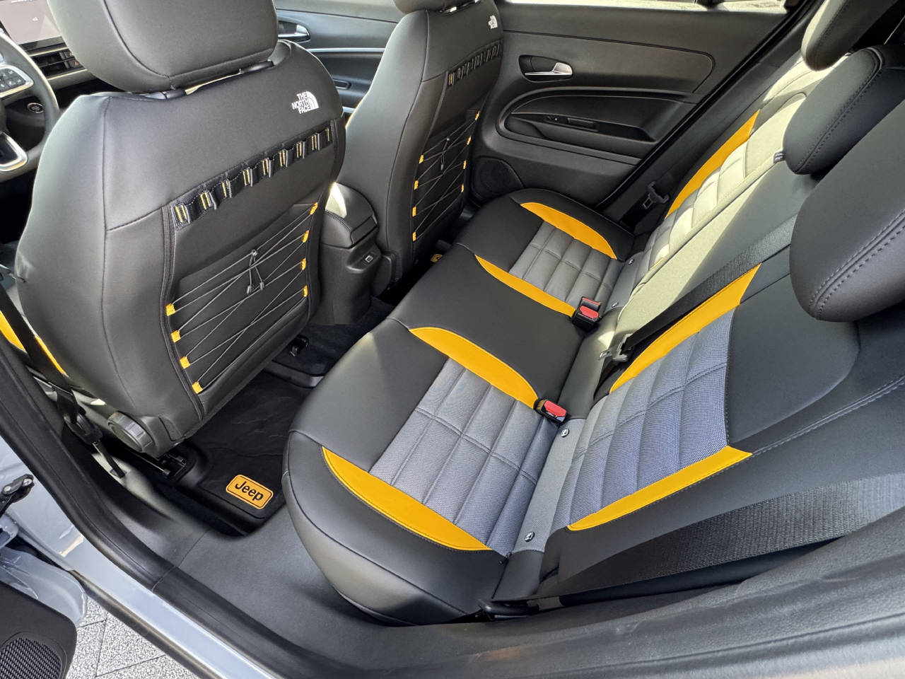 JEEP Avenger 1.2 MHEV The North Face 4xe-image-6