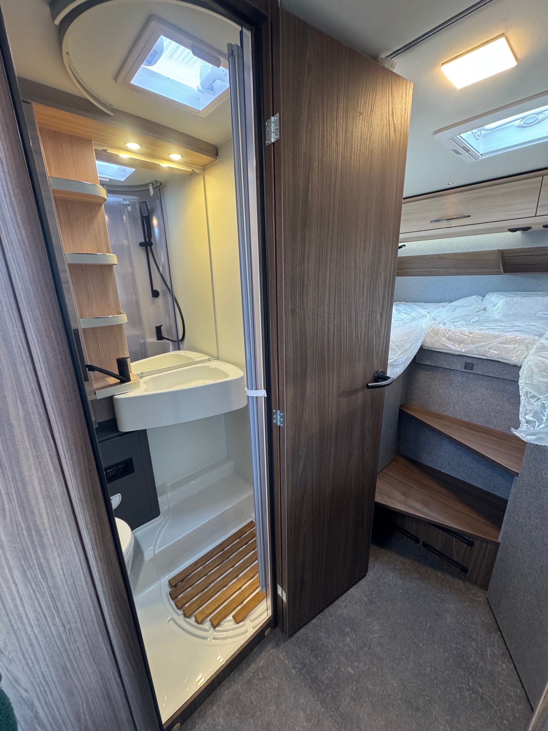 EURA MOBIL Profila T 696 EB Comfort-image-9