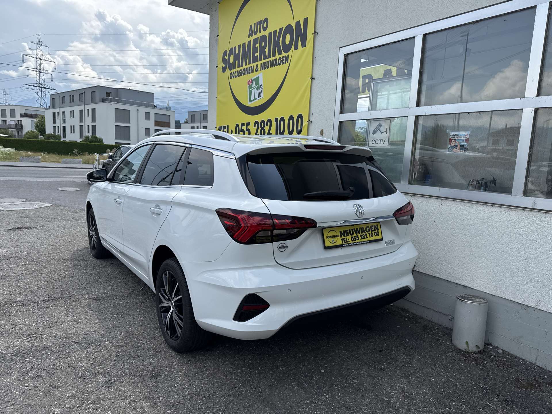MG 5 EV 61kWh Luxury Automat-image-2