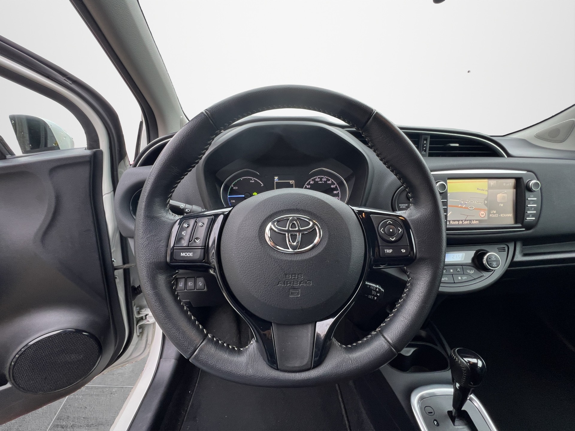 TOYOTA Yaris 1.5 Hybrid Trend-image-9