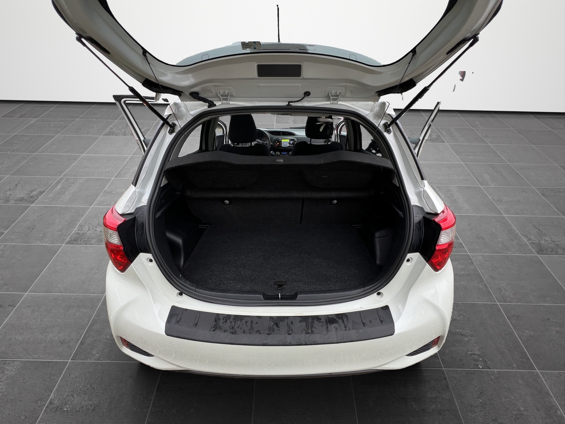 TOYOTA Yaris 1.5 Hybrid Trend-image-14