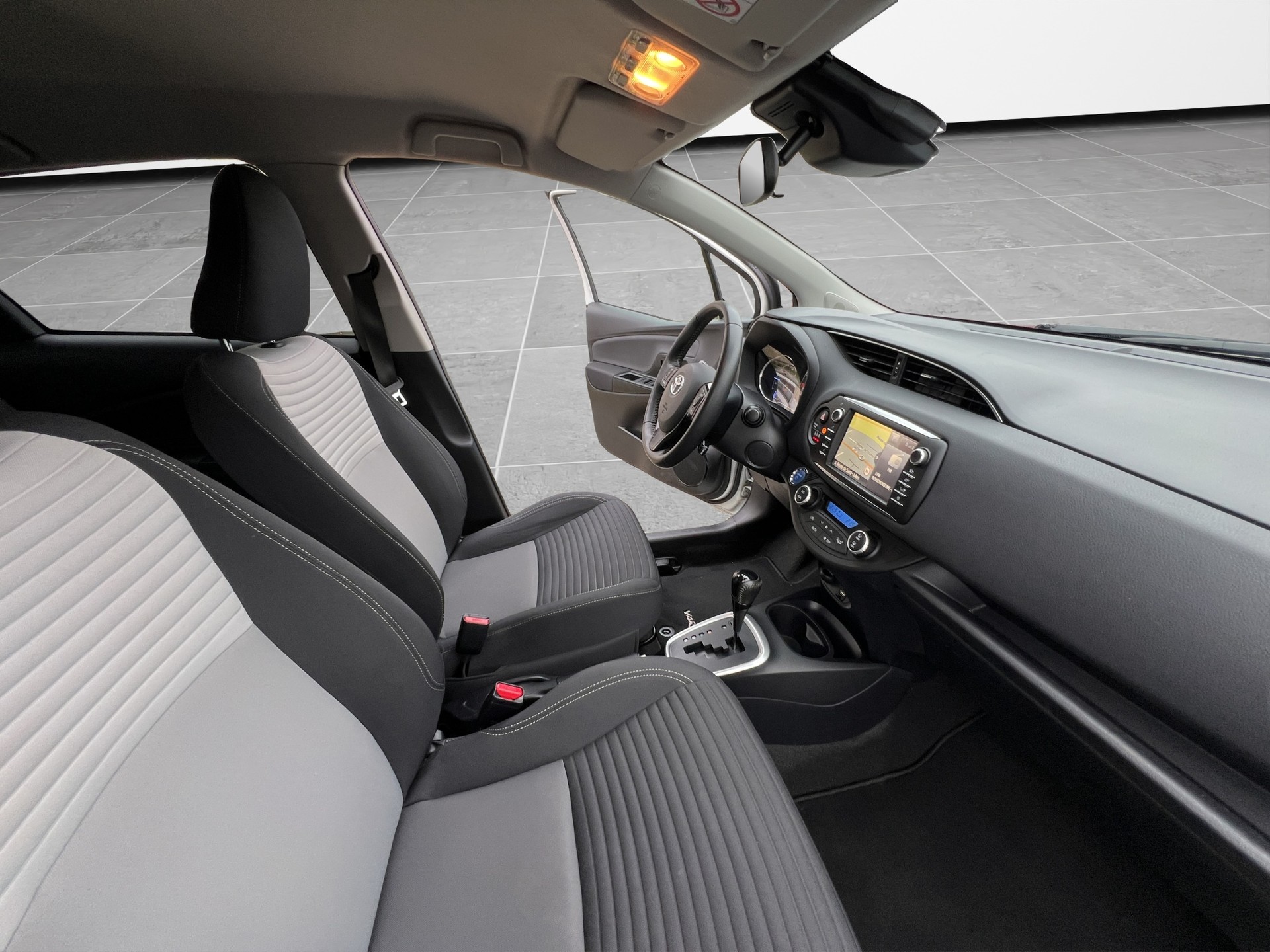 TOYOTA Yaris 1.5 Hybrid Trend-image-12