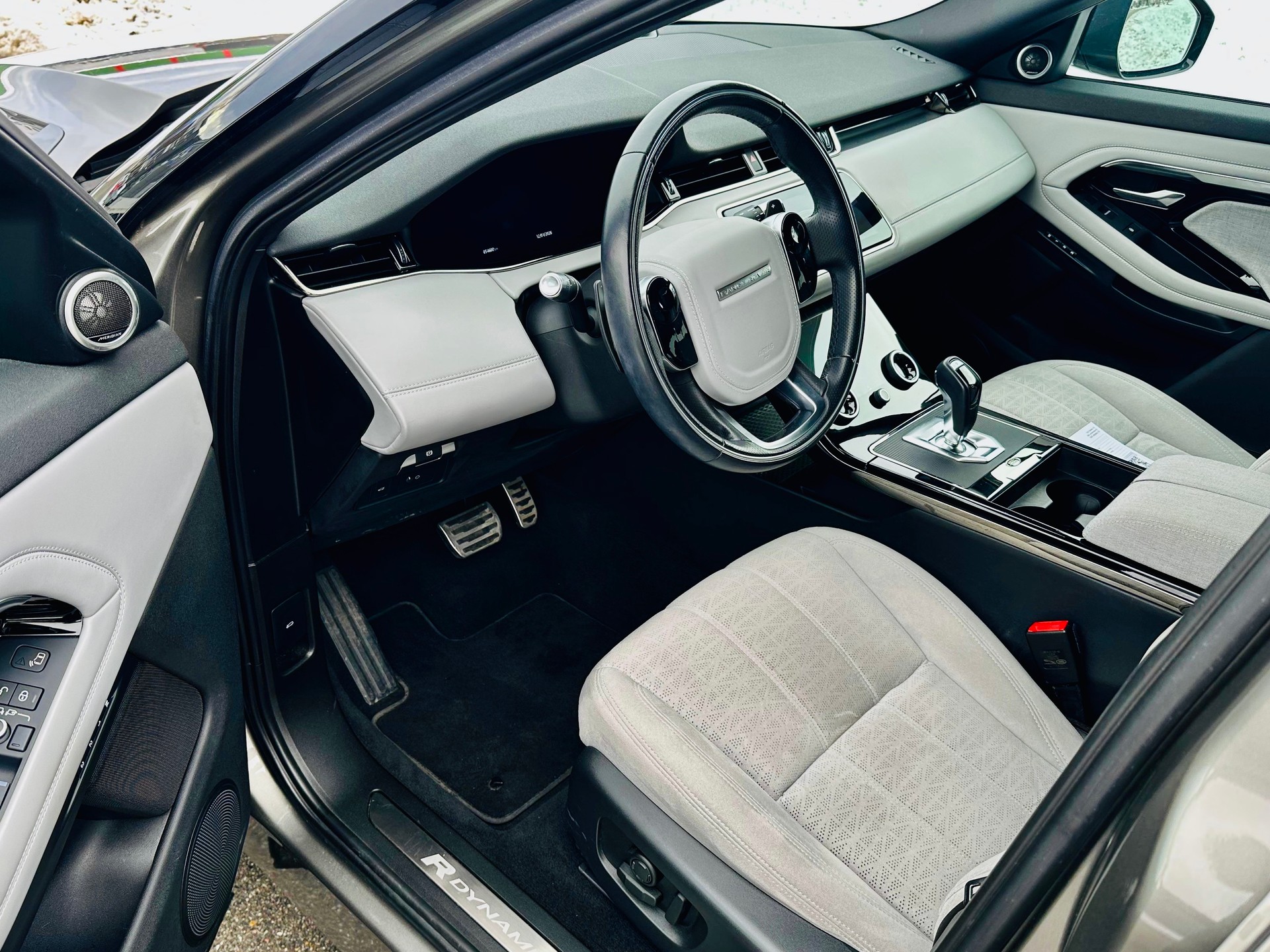 LAND ROVER Range Rover Evoque R-Dynamic P 300 HSE AT9-image-10