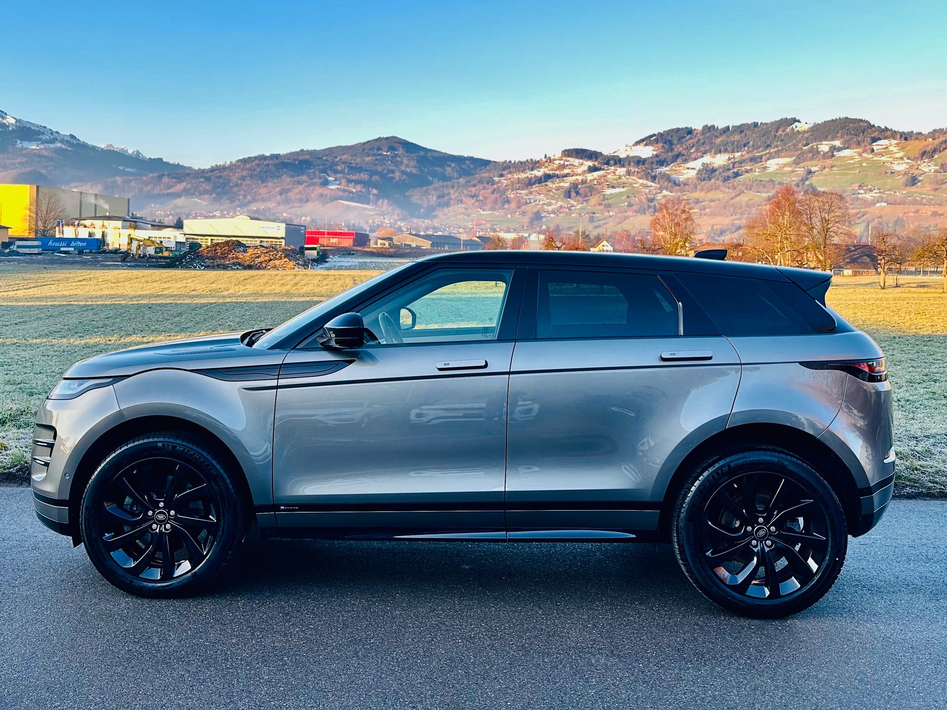 LAND ROVER Range Rover Evoque R-Dynamic P 300 HSE AT9-showroom-element-1