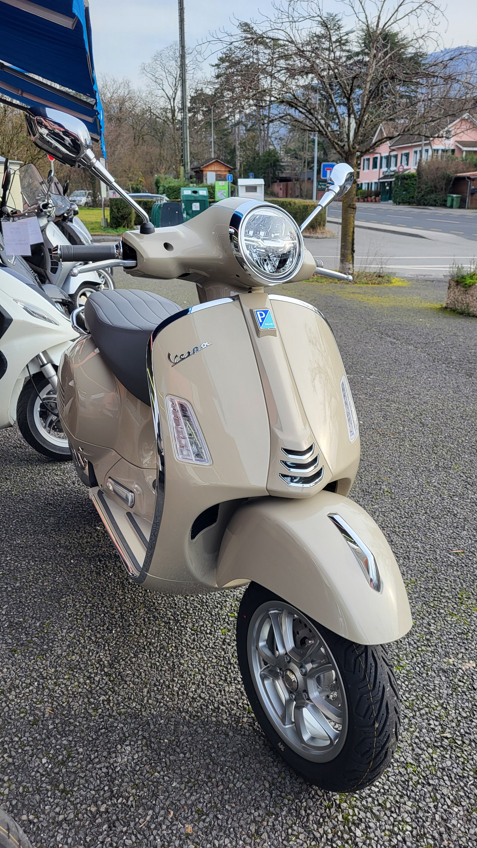 PIAGGIO Vespa GTS 125 RST Euro 5+-image-2