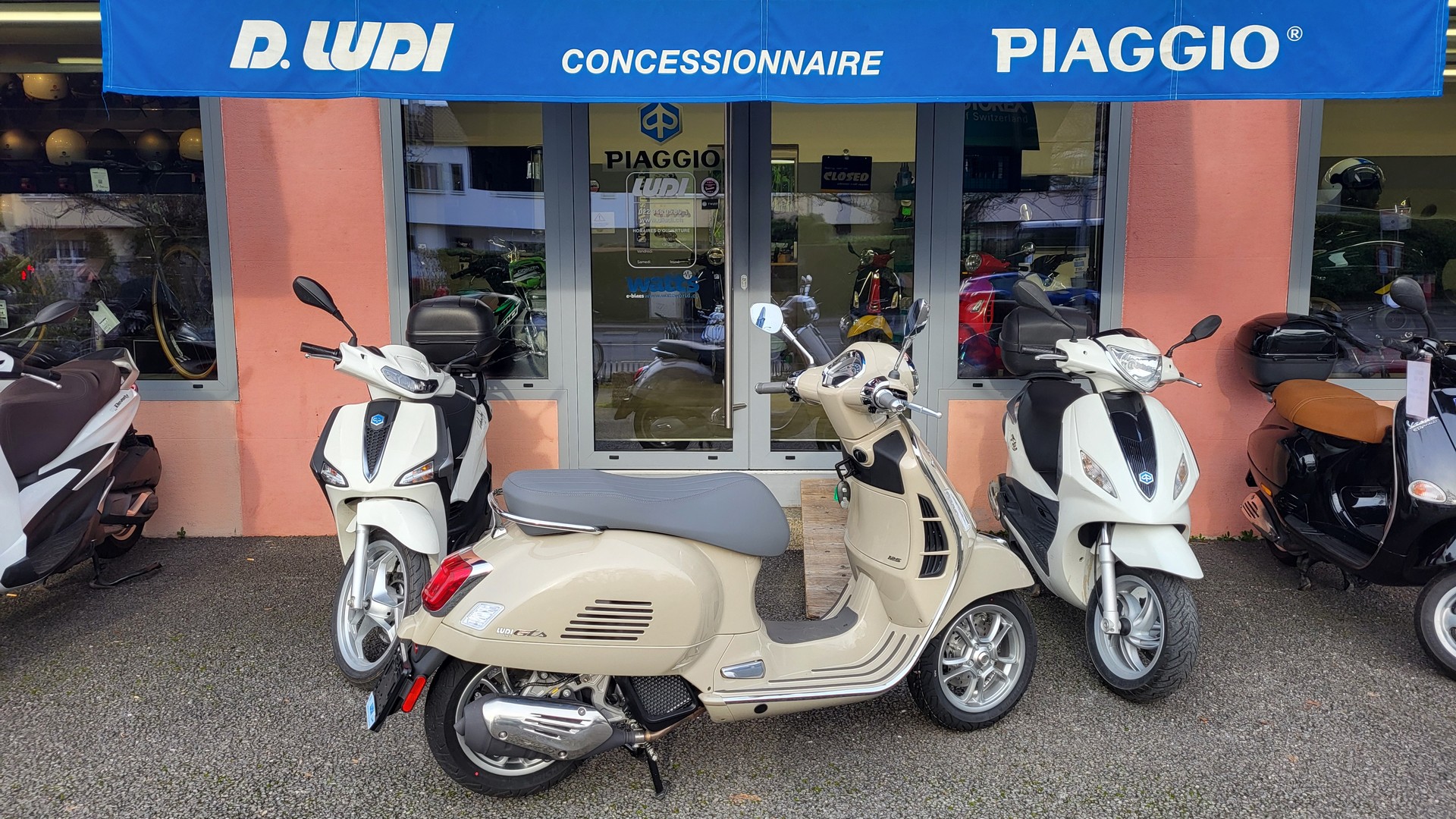 PIAGGIO Vespa GTS 125 RST Euro 5+-image-1