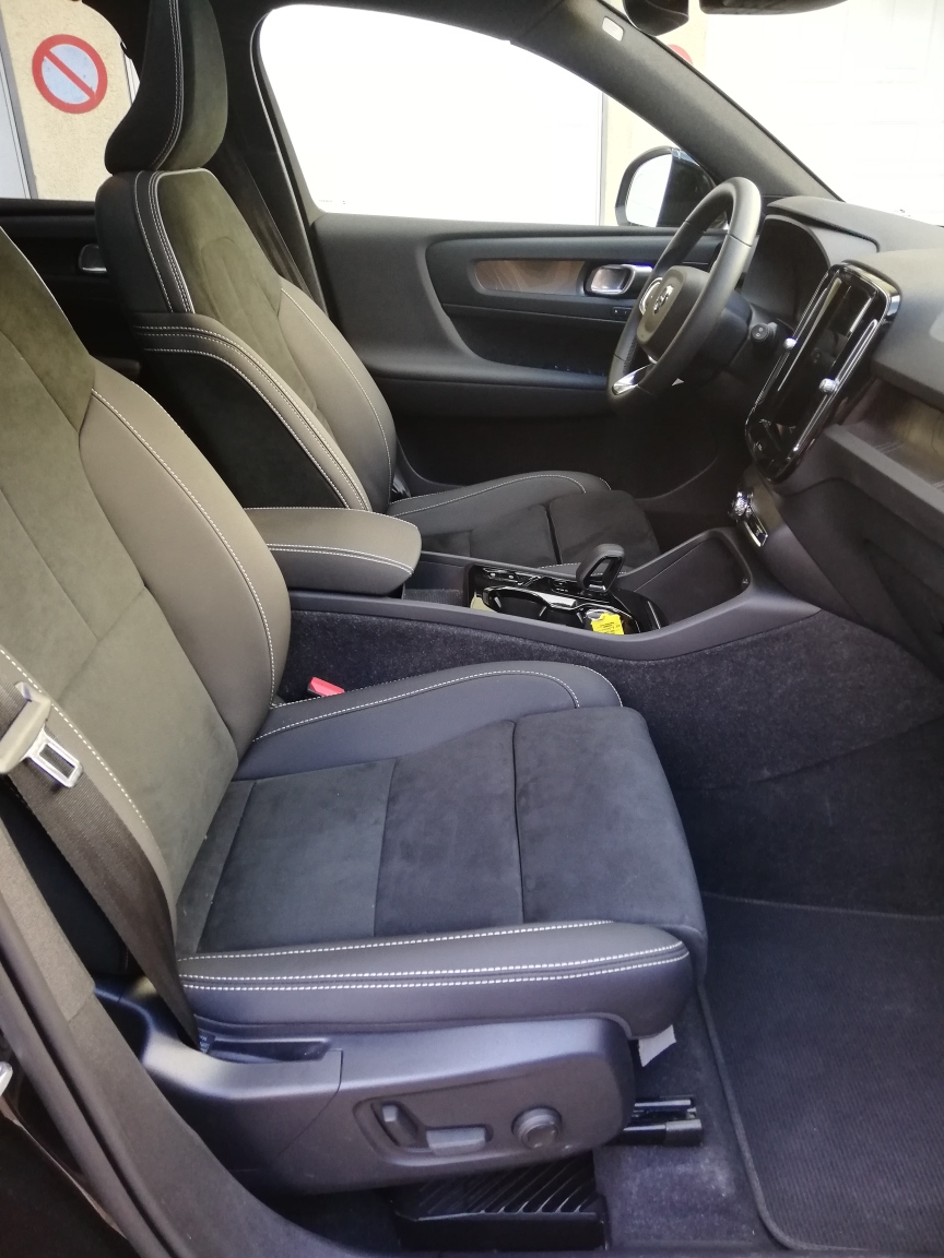 VOLVO XC40 1.5 T5 PiH Ultimate Dark-image-12
