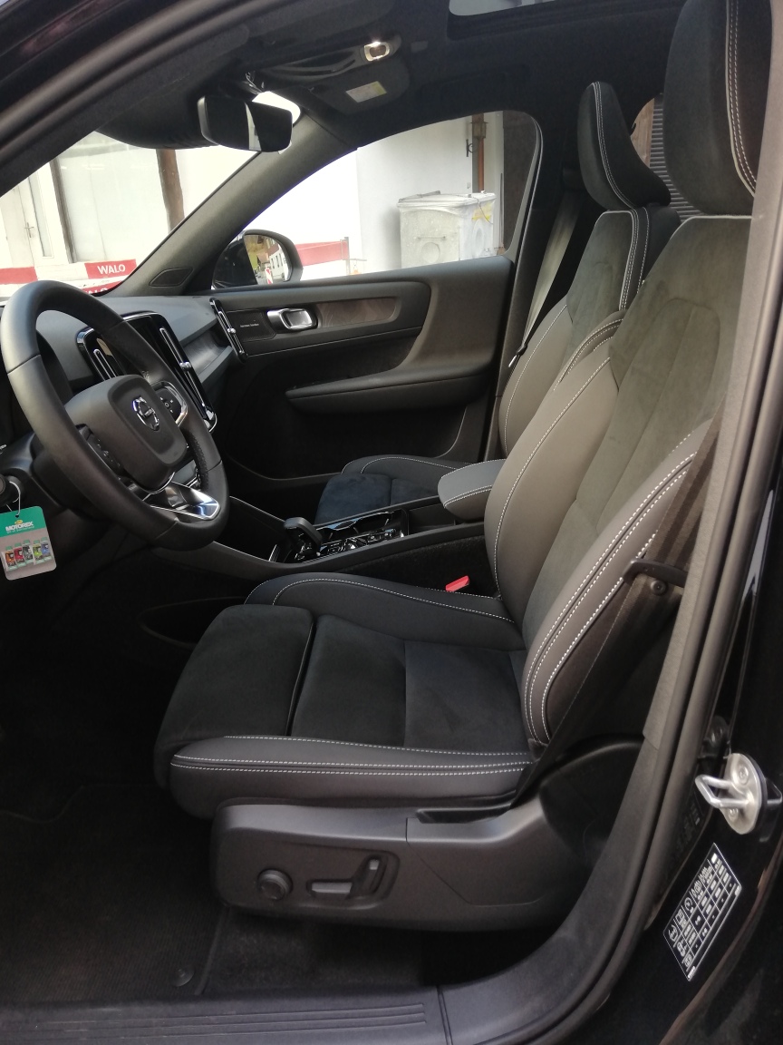 VOLVO XC40 1.5 T5 PiH Ultimate Dark-image-14