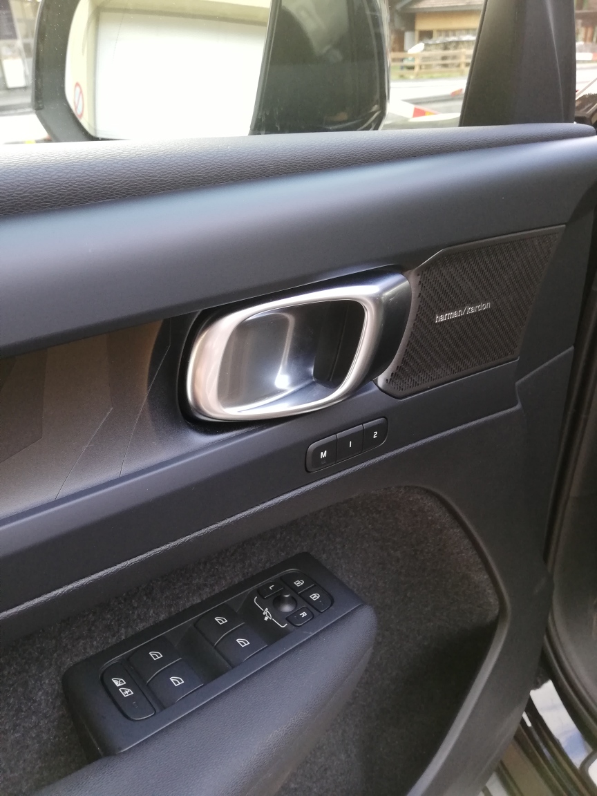 VOLVO XC40 1.5 T5 PiH Ultimate Dark-image-15