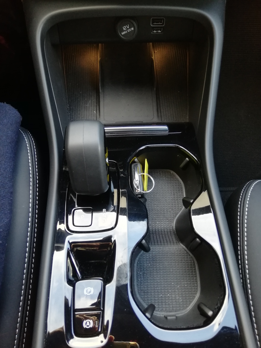 VOLVO XC40 1.5 T5 PiH Ultimate Dark-image-17