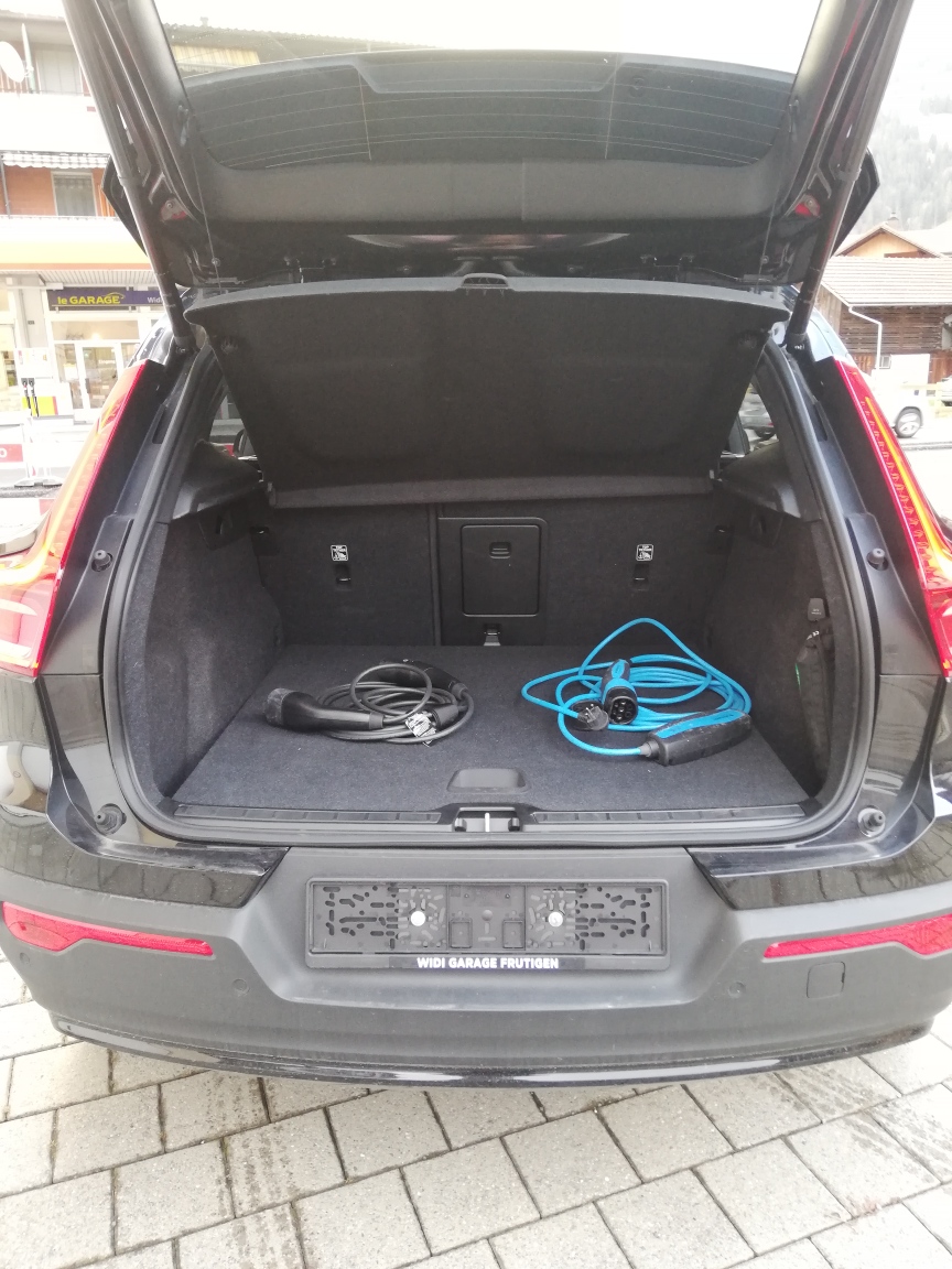 VOLVO XC40 1.5 T5 PiH Ultimate Dark-showroom-element-3
