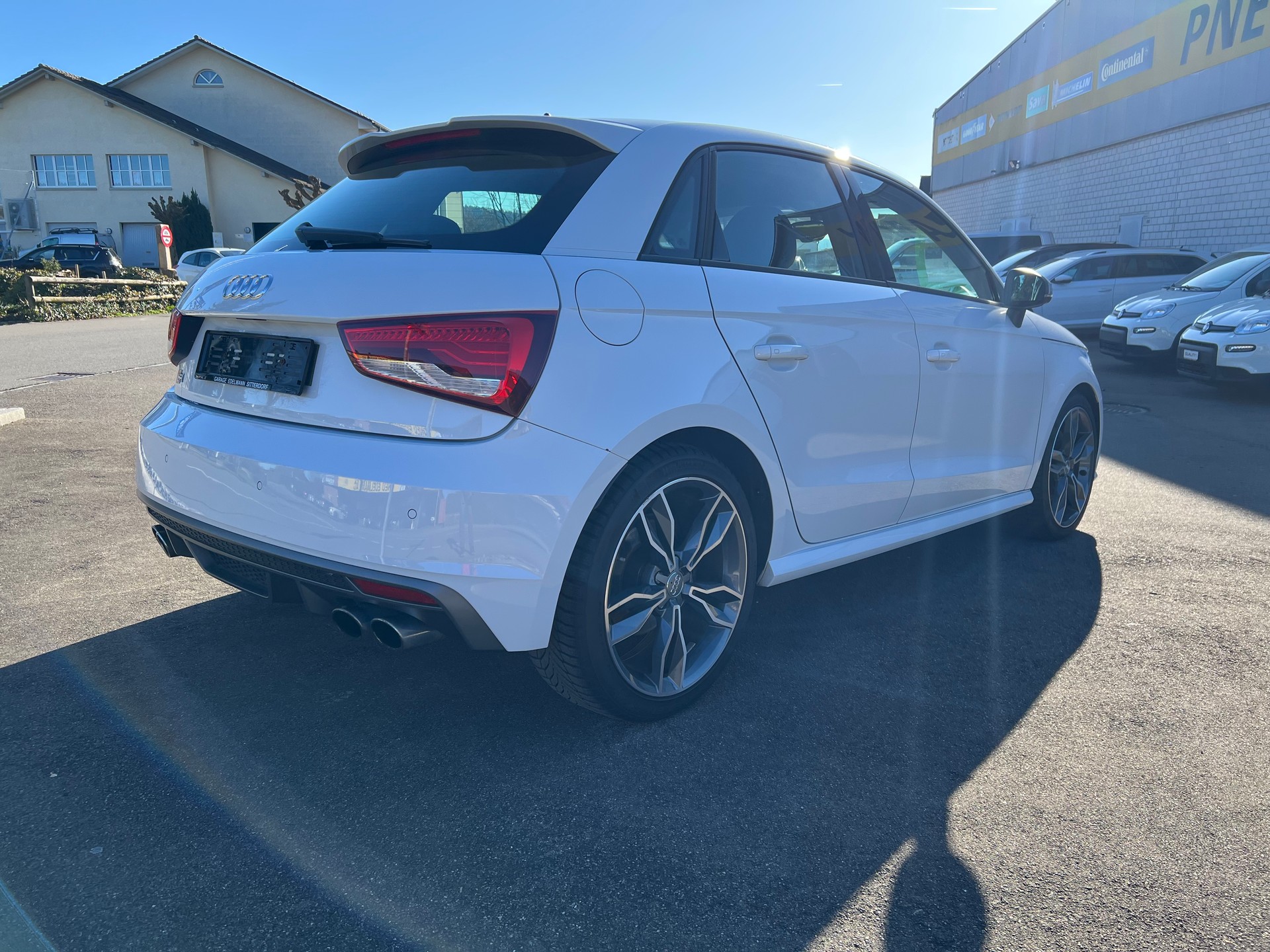 AUDI S1 Sportback 2.0 TFSI quattro-image-4