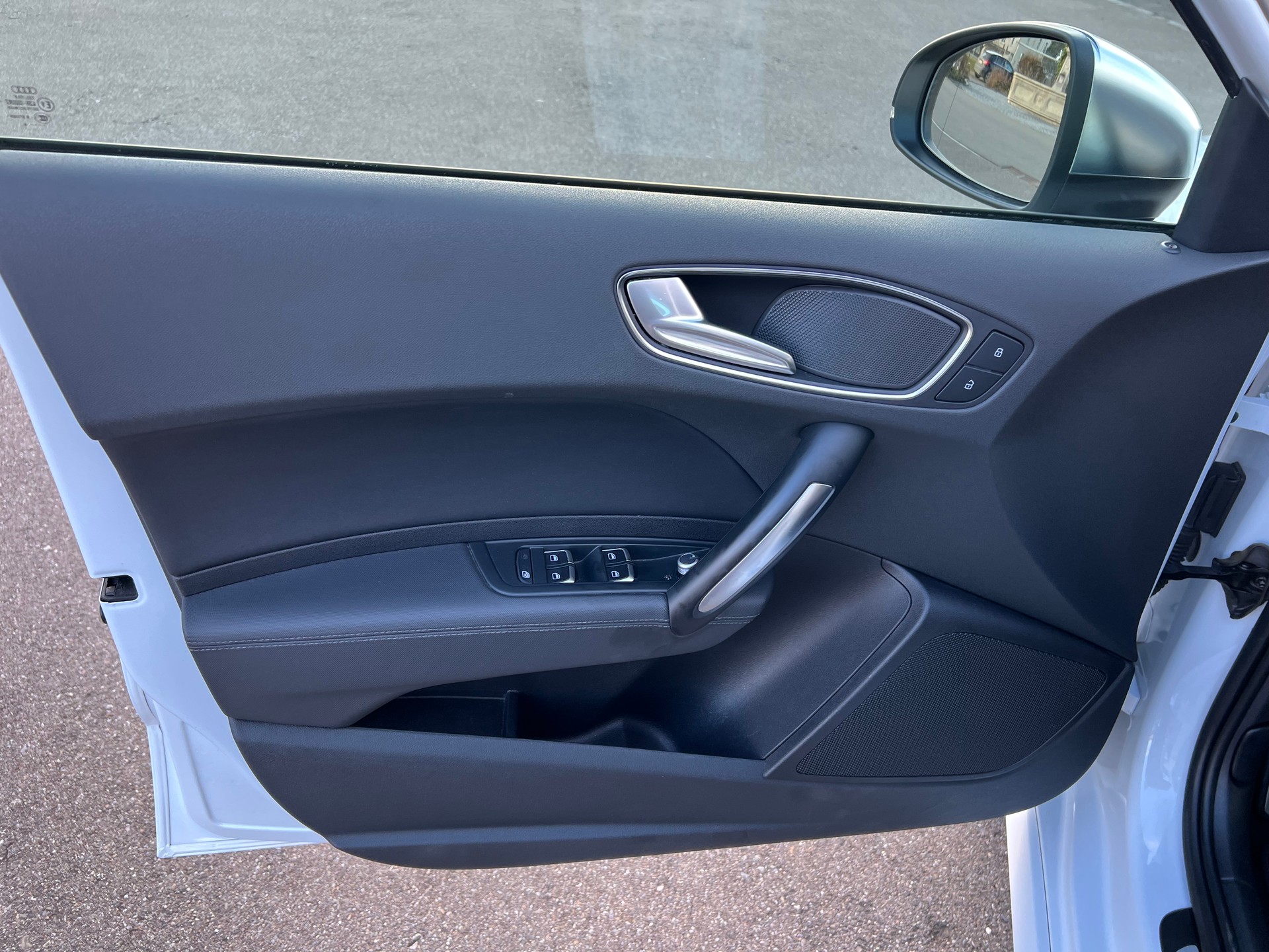 AUDI S1 Sportback 2.0 TFSI quattro-image-8