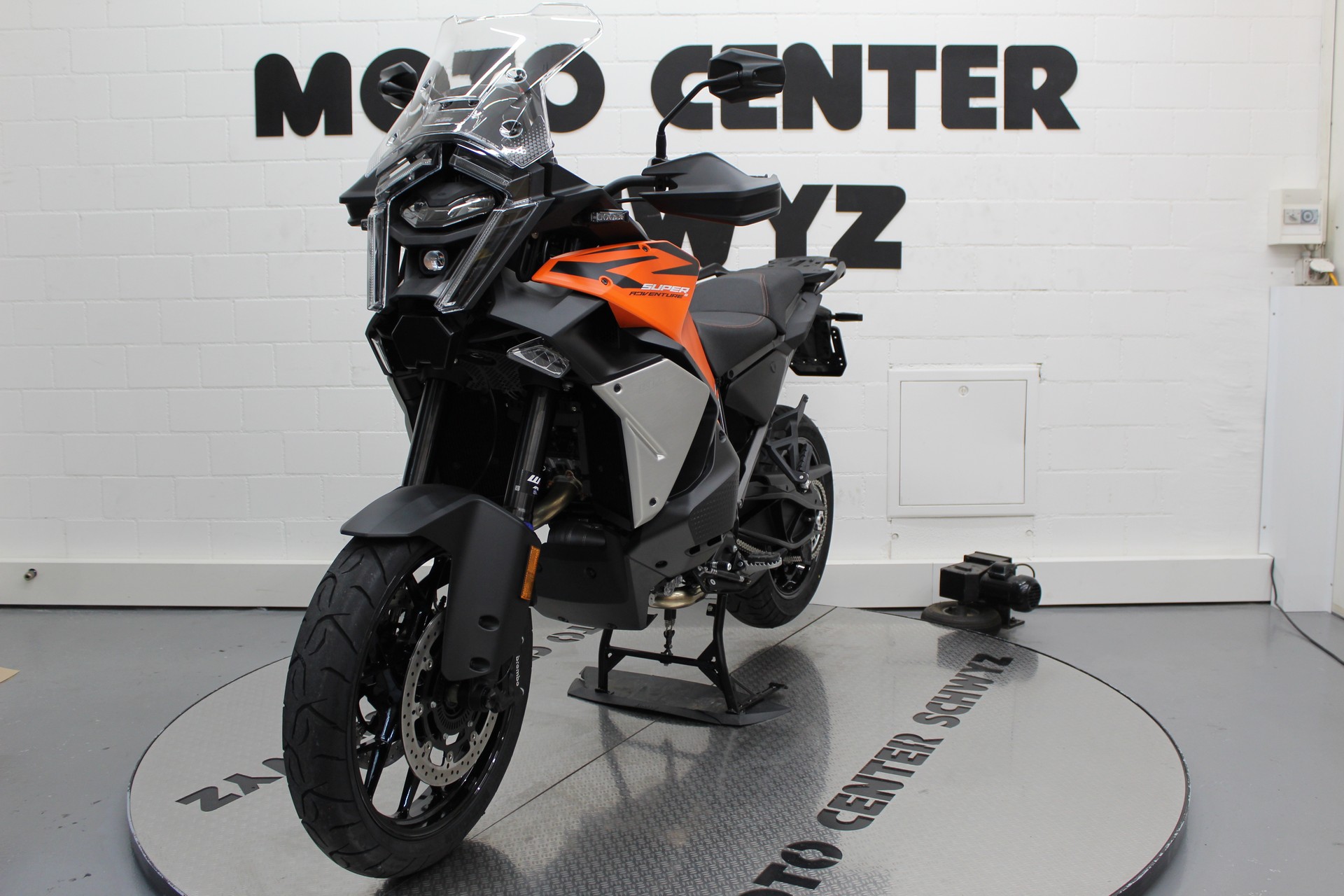 KTM 1390 Super Adventure S EVO-image-3