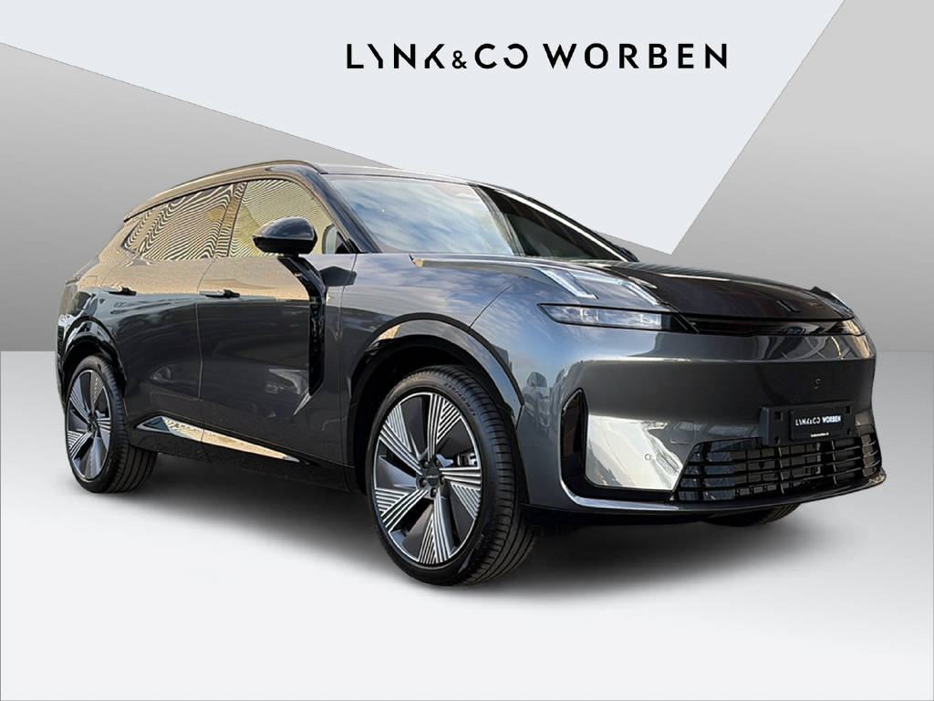 LYNK & CO 08-showroom-element-1
