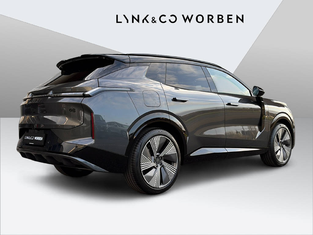 LYNK & CO 08-showroom-element-2