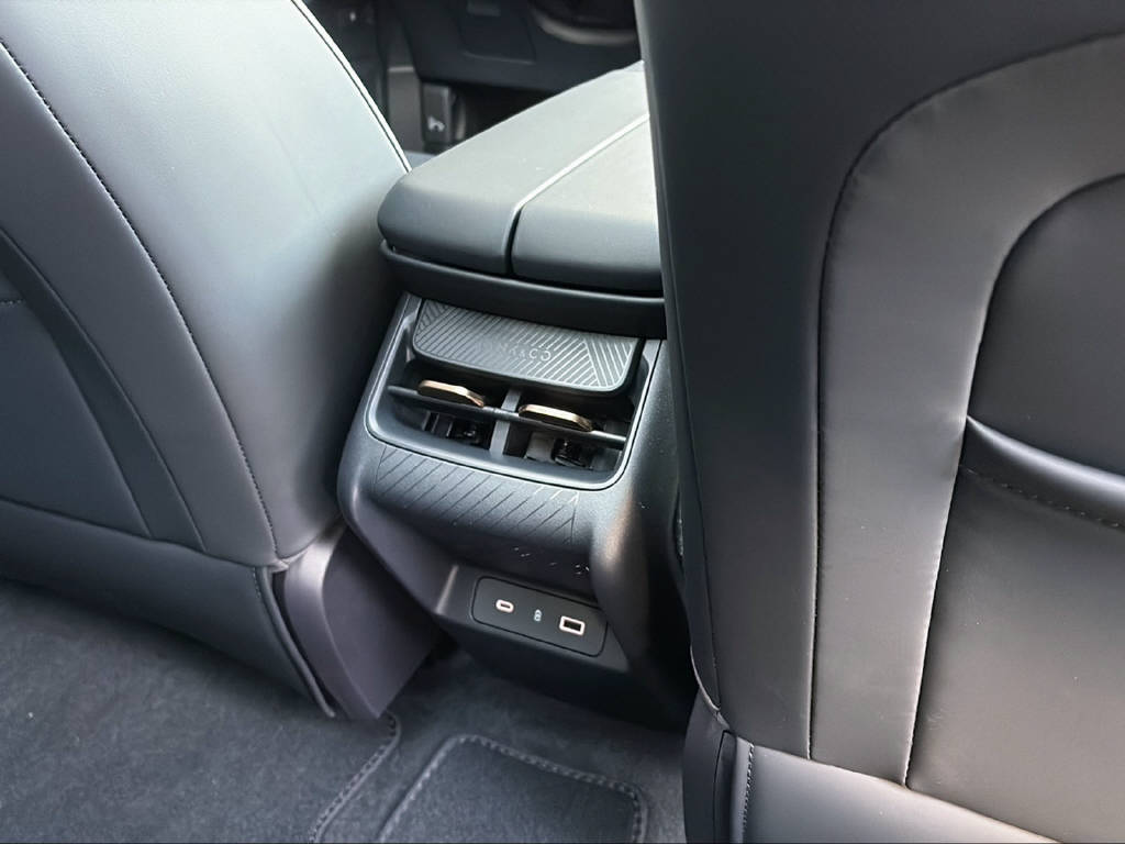 LYNK & CO 08-image-17