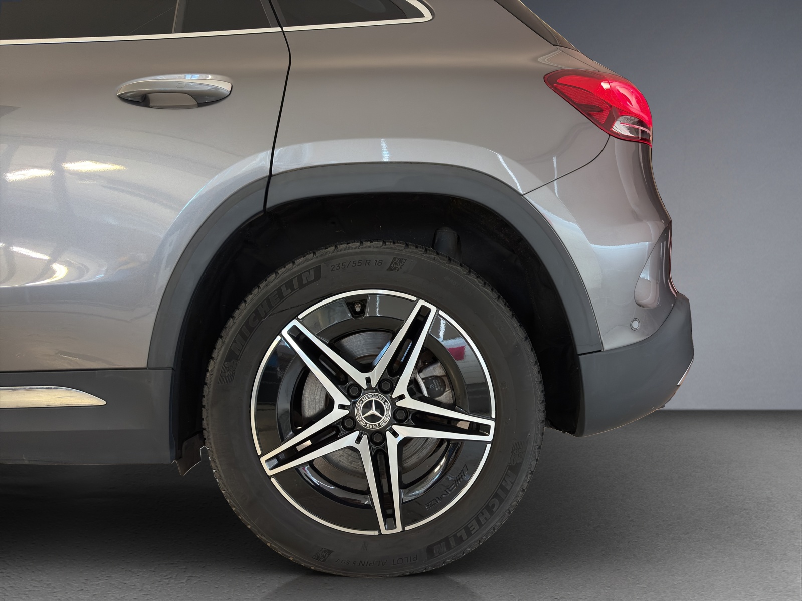 MERCEDES-BENZ EQA 350 AMG Line 4Matic-image-5