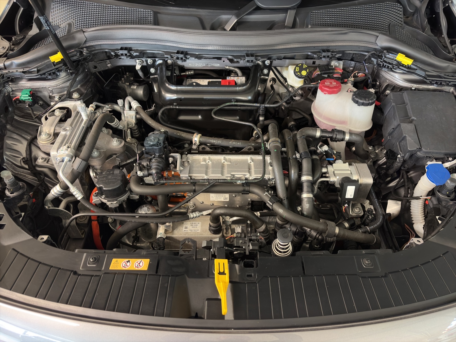 MERCEDES-BENZ EQA 350 AMG Line 4Matic-image-19