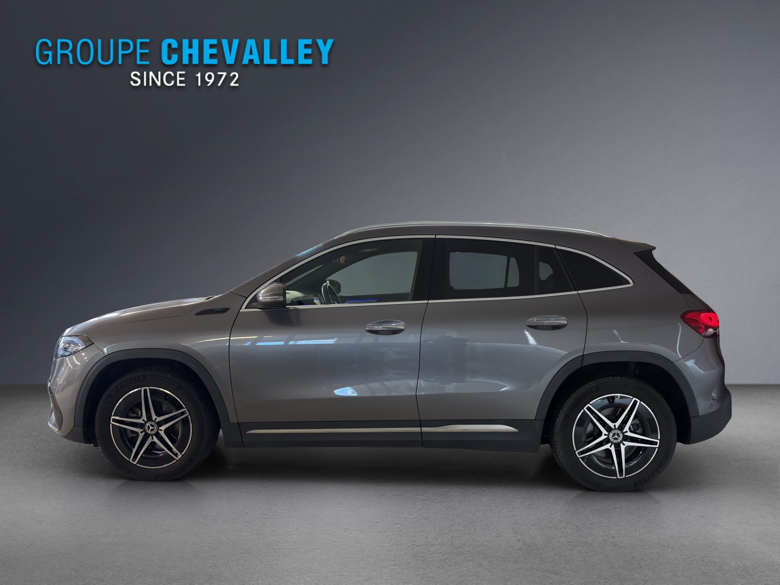 MERCEDES-BENZ EQA 350 AMG Line 4Matic-showroom-element-2