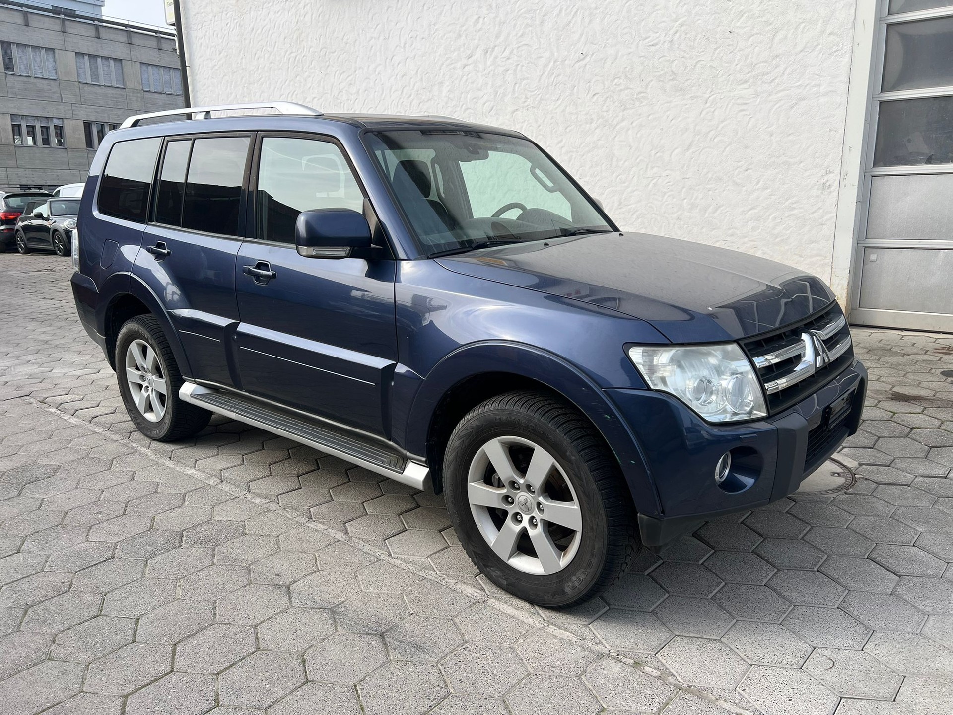 MITSUBISHI Pajero 3.2 DI-D Instyle Automatic-showroom-element-2